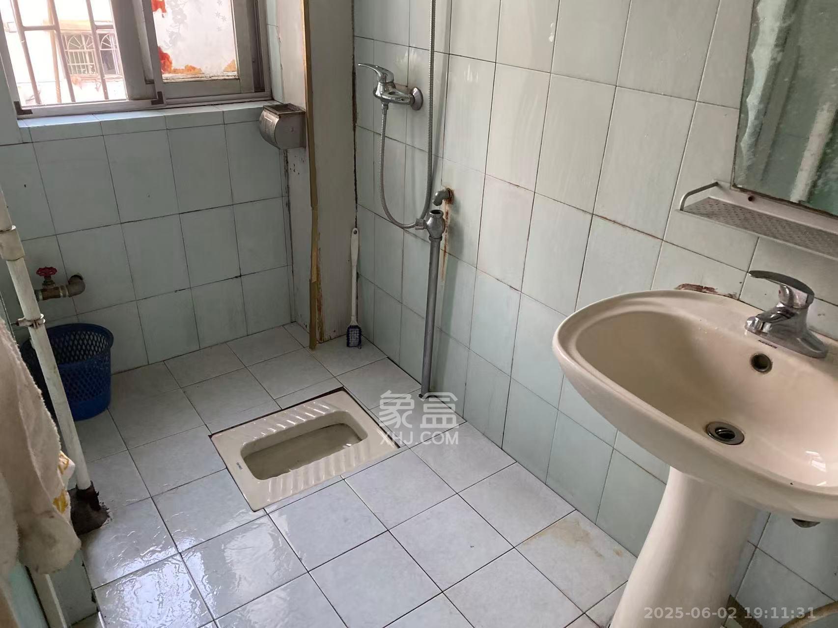 骆家坝小区 2室2厅1卫 1500.0元/月 骆家坝小区 2室2厅1卫 1500.0元/月室内图