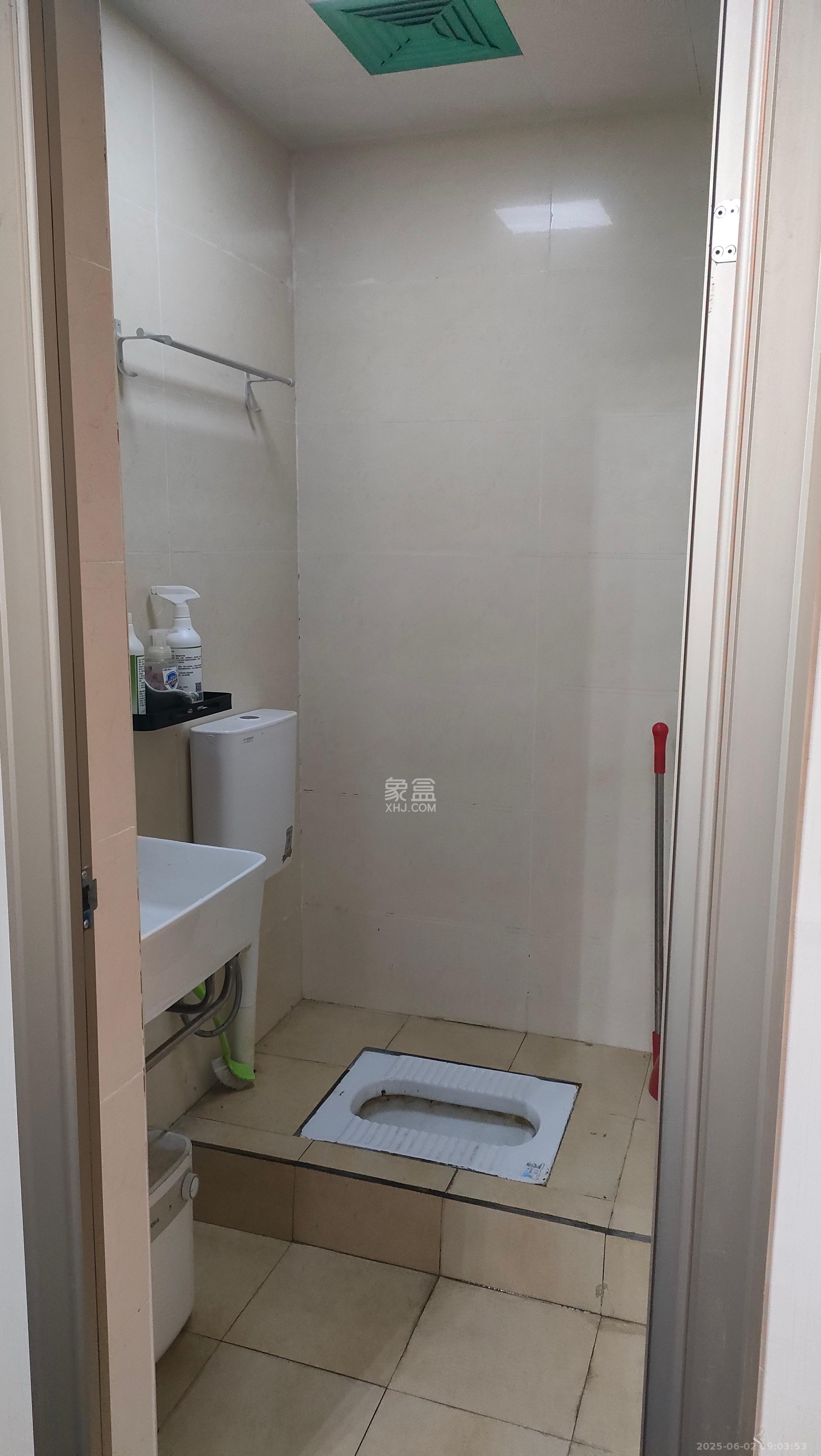 绿地中心  1室1厅1卫   3800.00元/月室内图