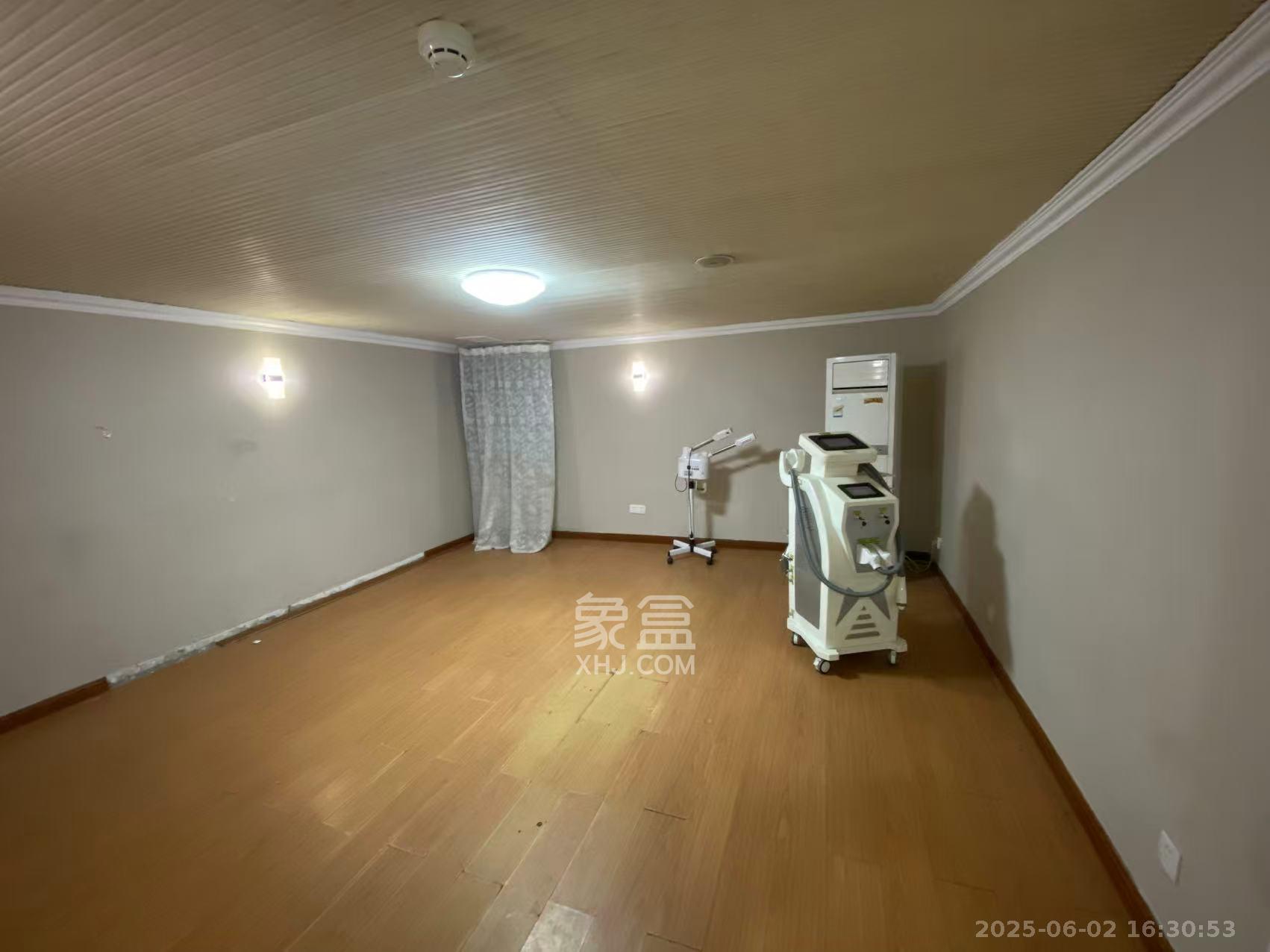 滨江金座   197.0㎡     12000.00元/月室内图