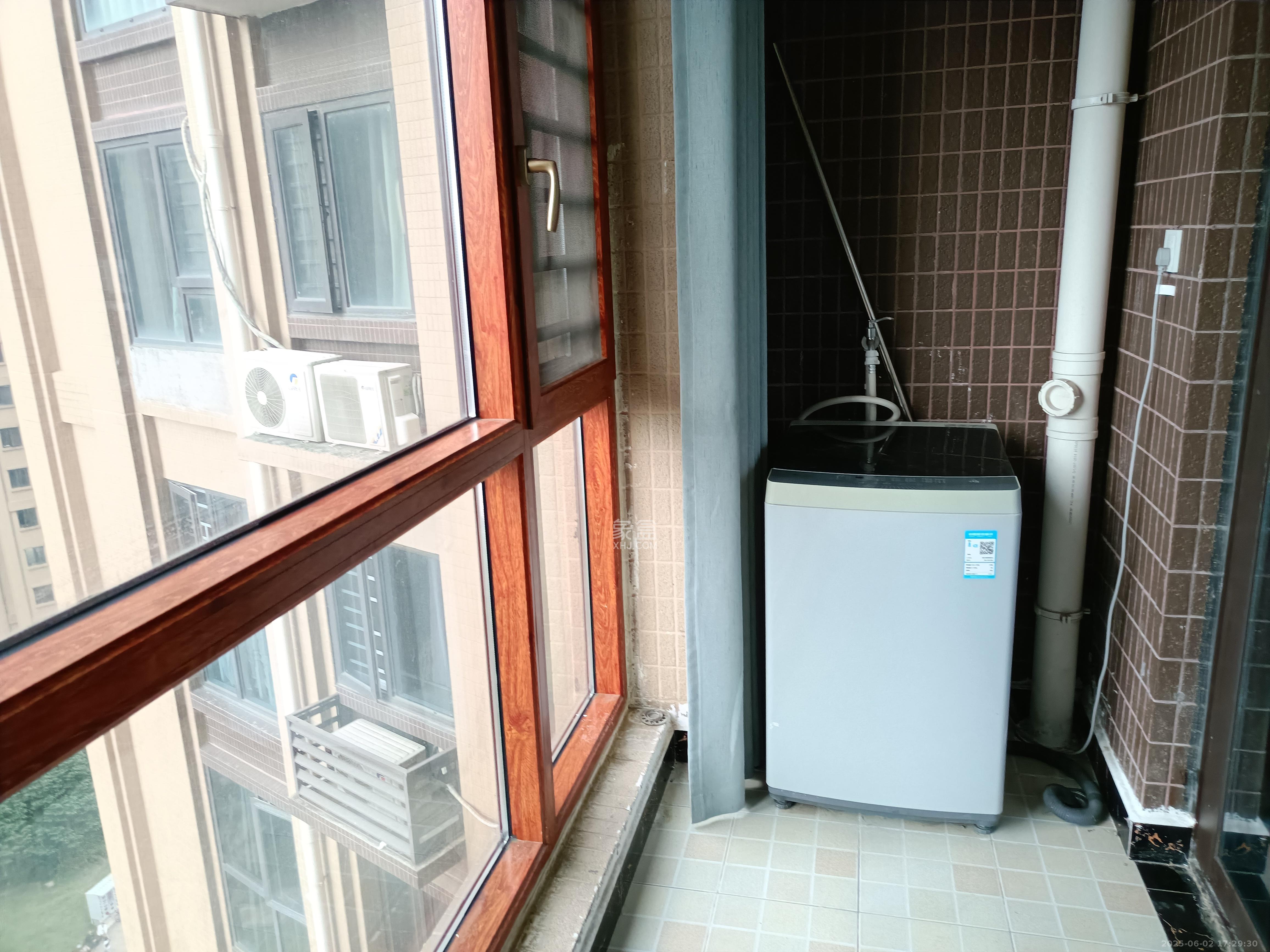 上园商住小区  3室1厅1卫   3000.00元/月室内图