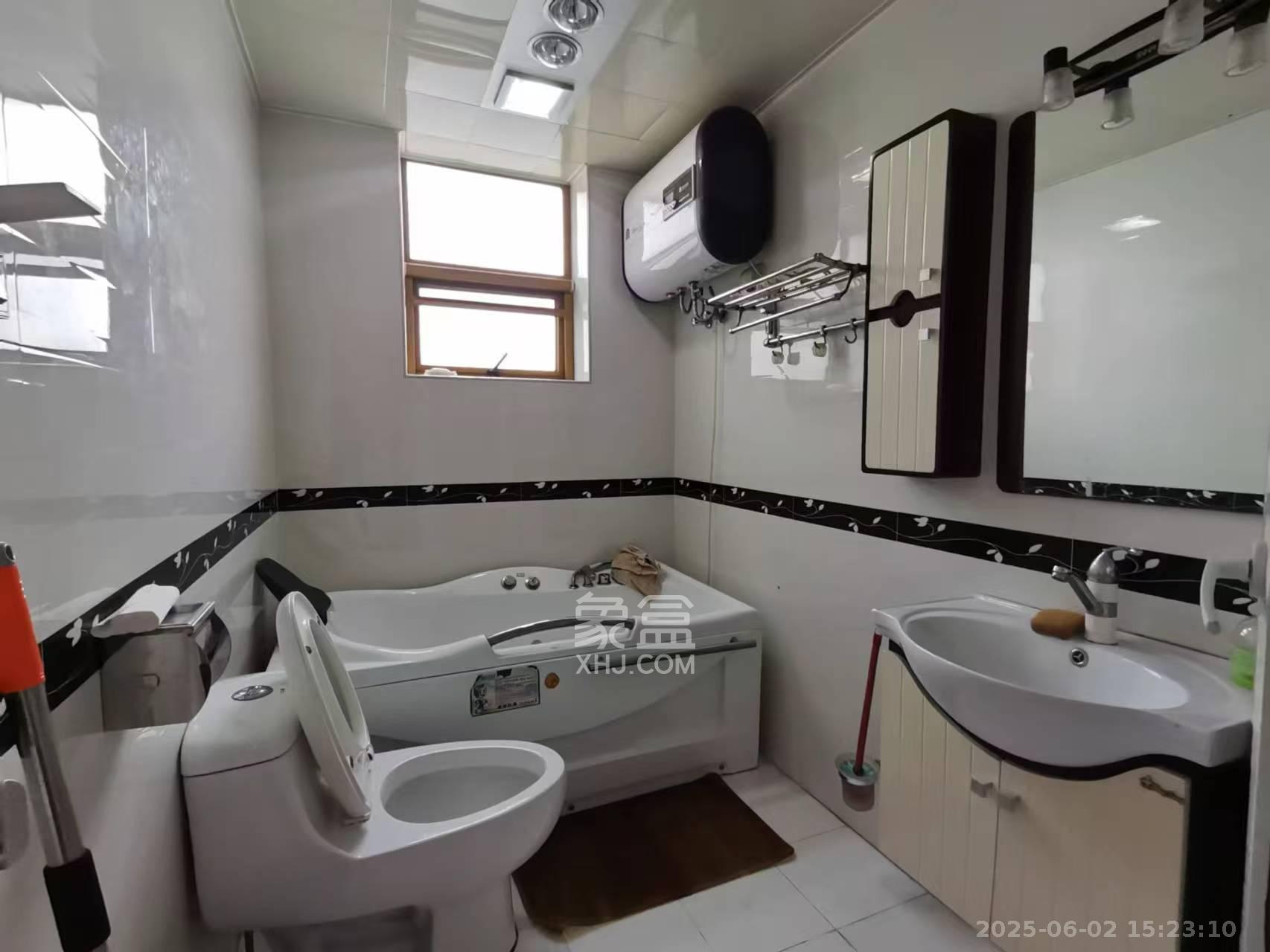 天健芙蓉盛世一期  3室2厅2卫    3400.0元/月 天健芙蓉盛世一期  3室2厅2卫    3400.0元/月室内图