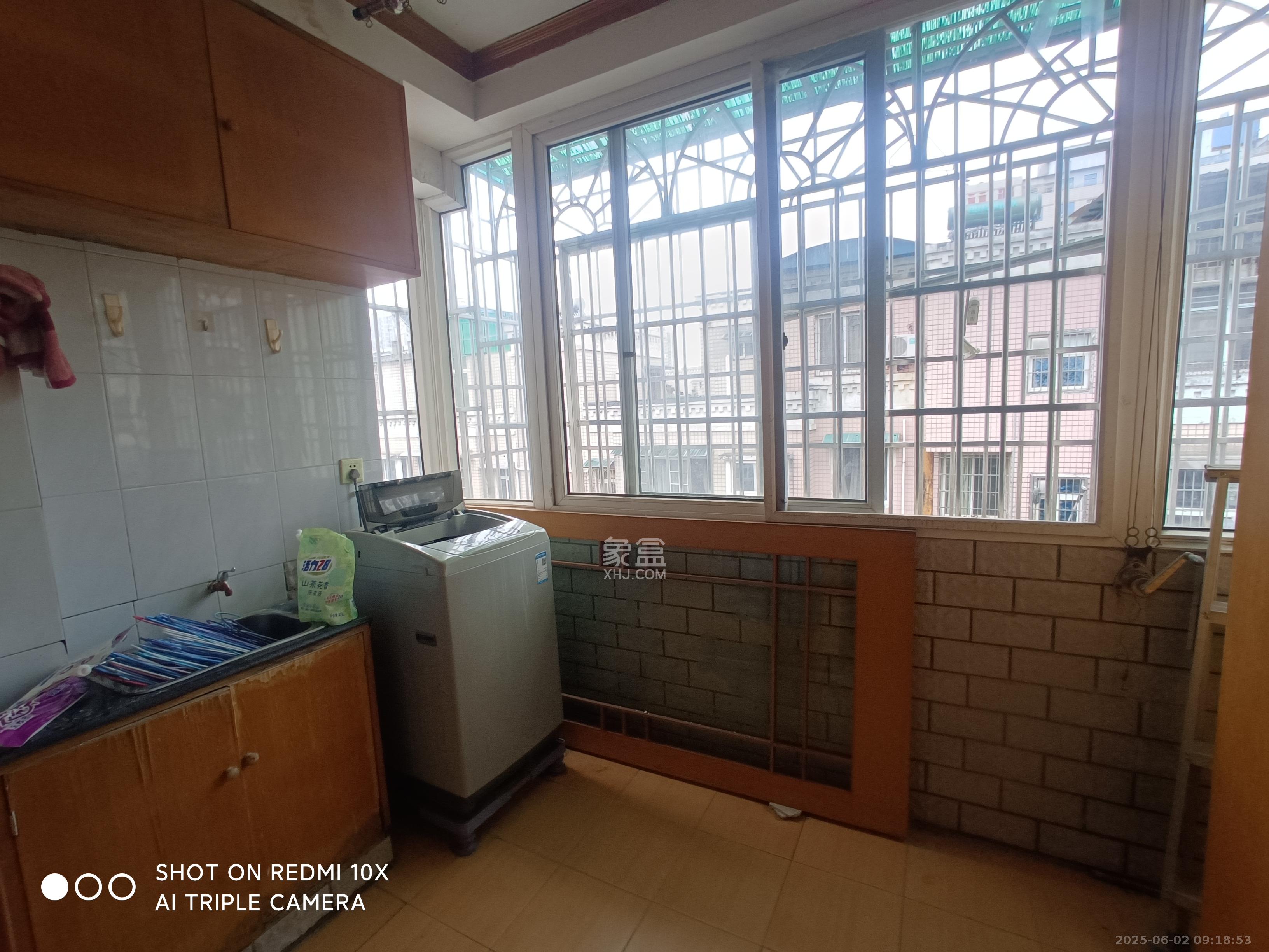 海华锦园 3室1厅1卫 1800.0元/月 海华锦园 3室1厅1卫 1800.0元/月室内图