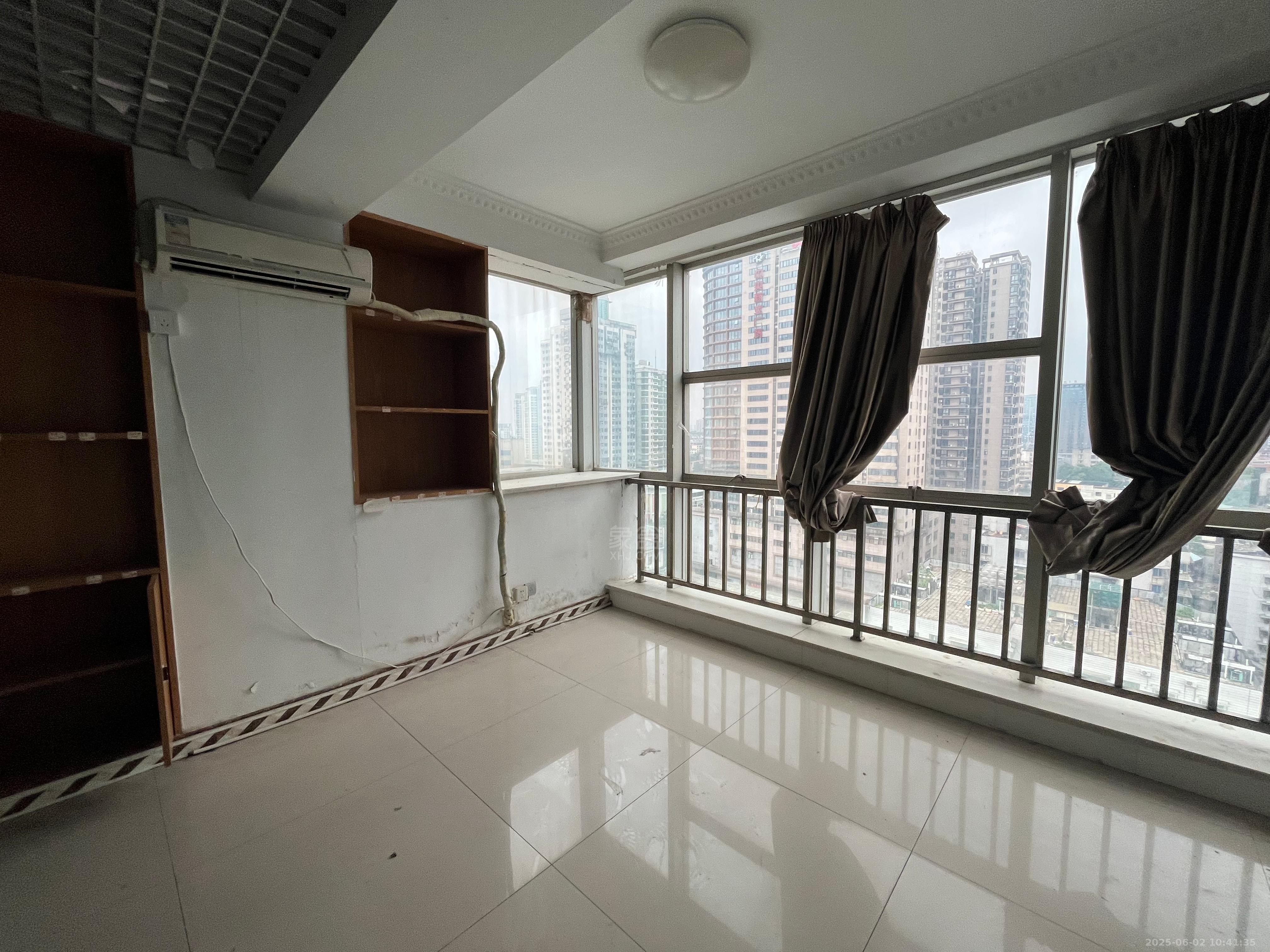 家润多 1室1厅1卫 2300.0元/月 家润多 1室1厅1卫 2300.0元/月室内图