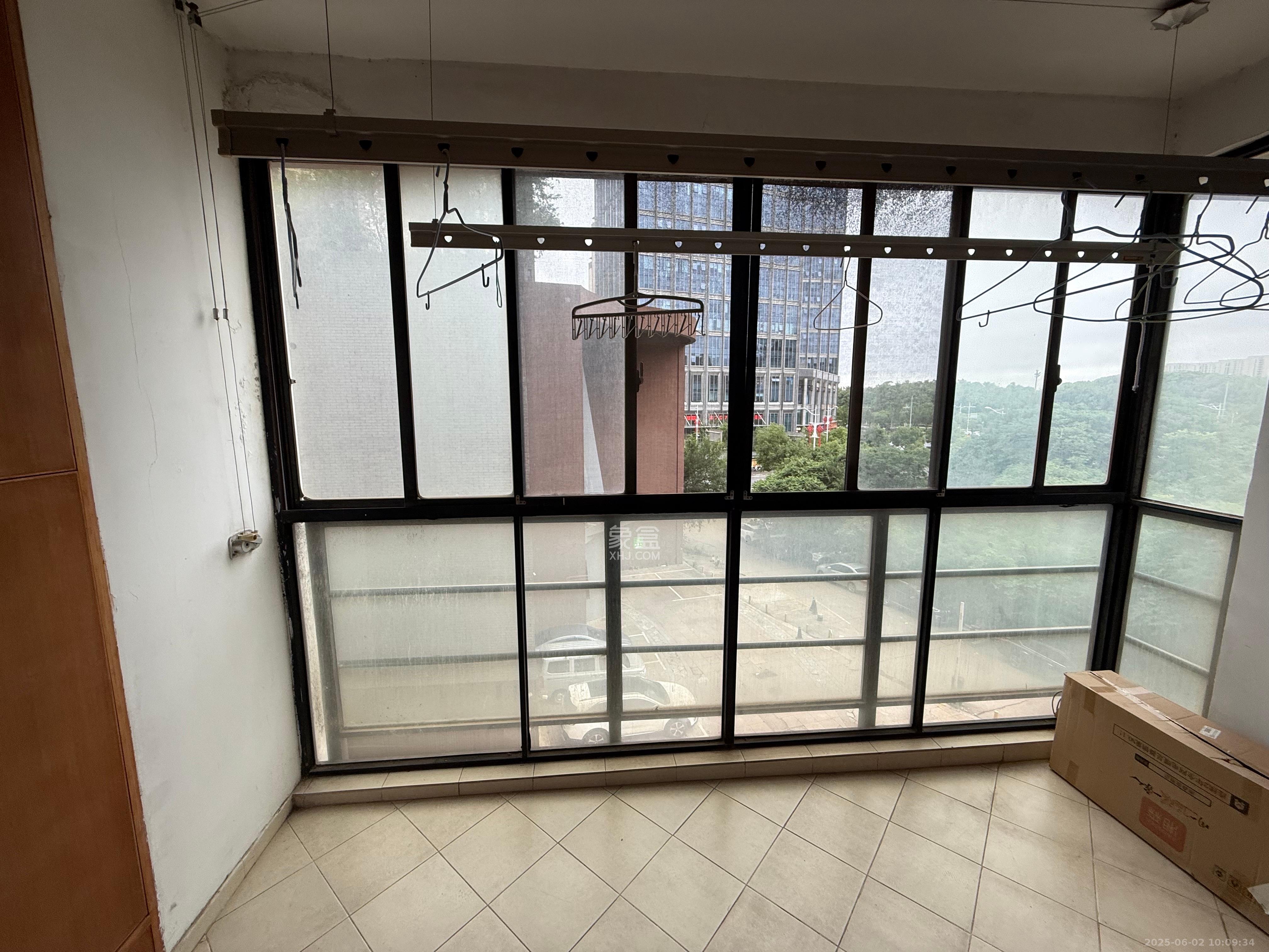 鑫远湘府华城 3室2厅1卫 2400.0元/月 鑫远湘府华城 3室2厅1卫 2400.0元/月室内图