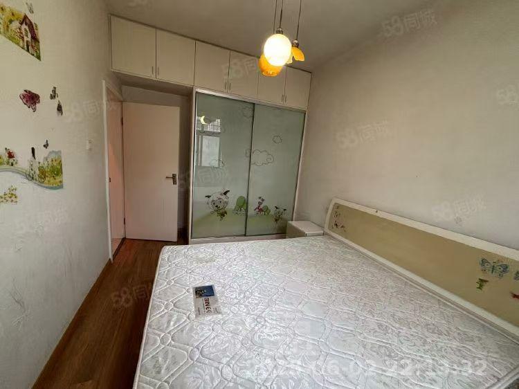 嘉盛华府  3室2厅2卫   1400.00元/月