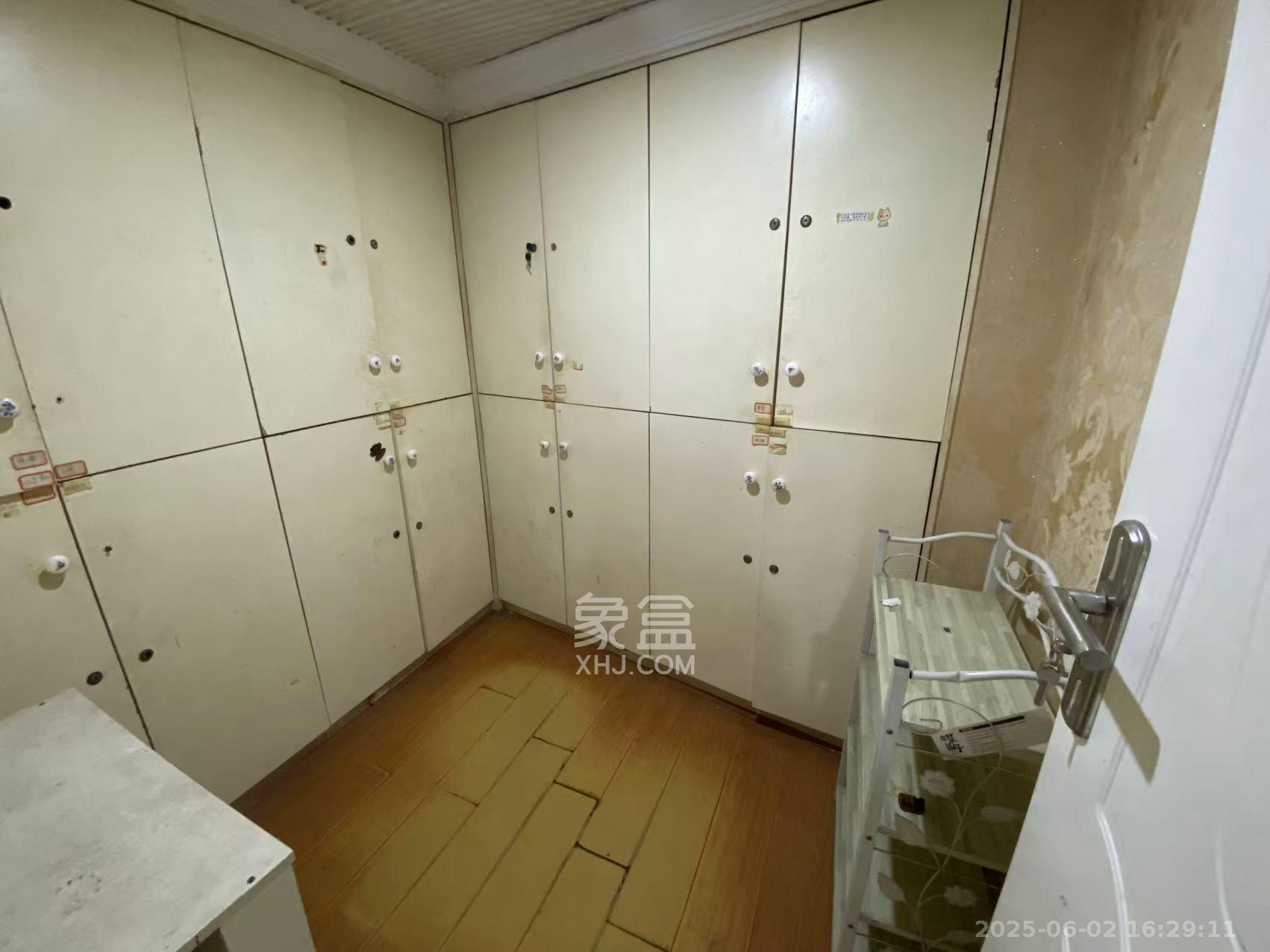 滨江金座   197.0㎡     12000.00元/月室内图