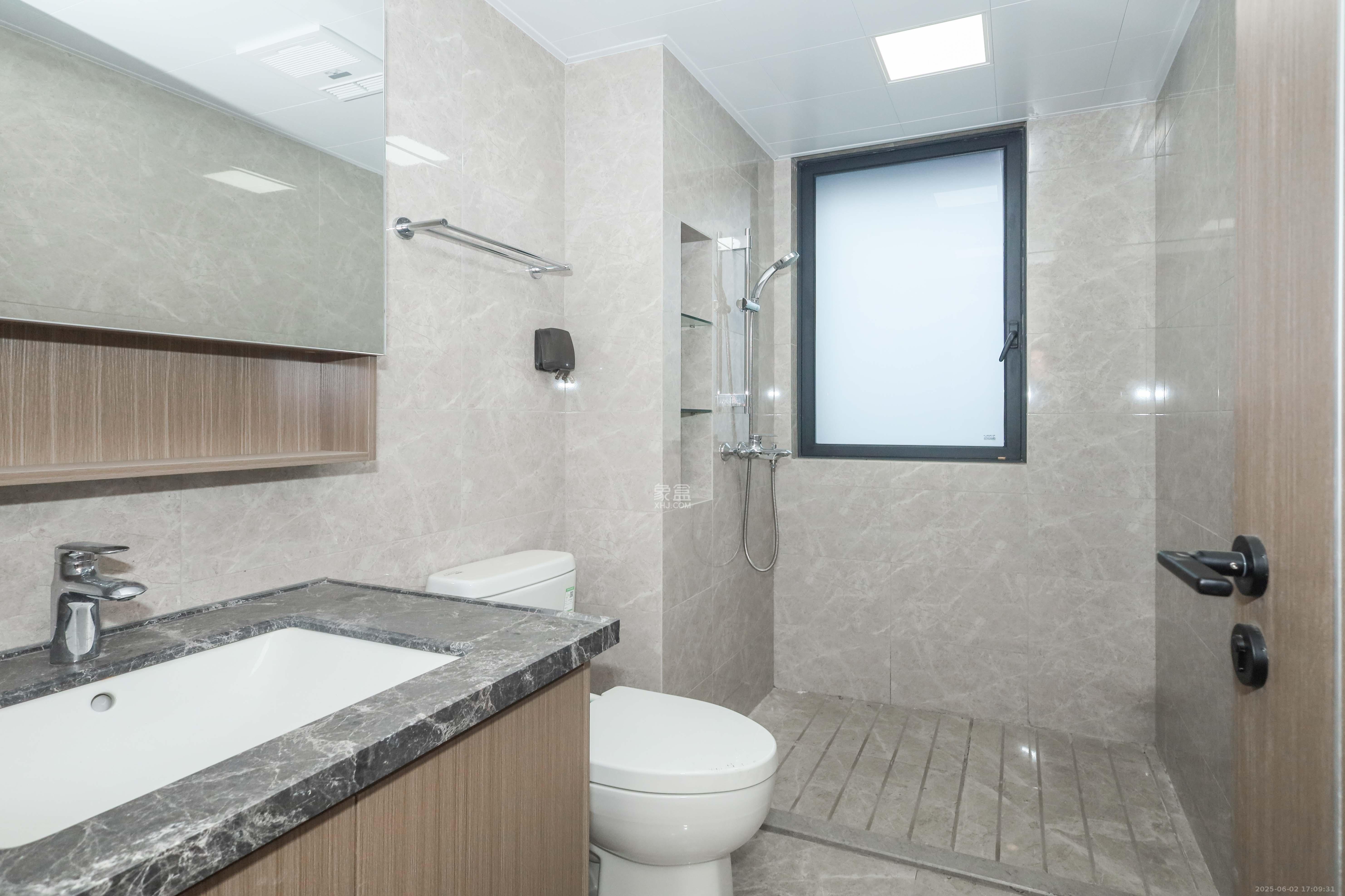 中海麓山境北区  4室2厅2卫    178.0万卫生间