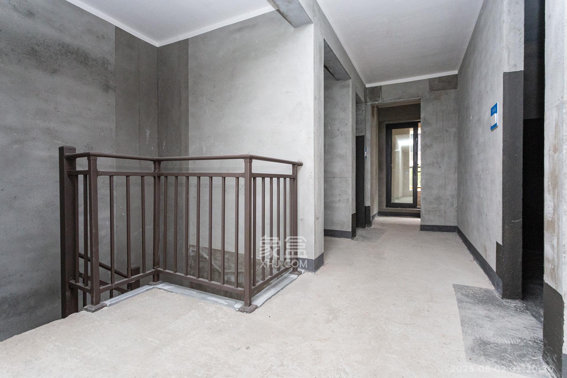 时代建发和著  5室2厅2卫   330.00万其他
