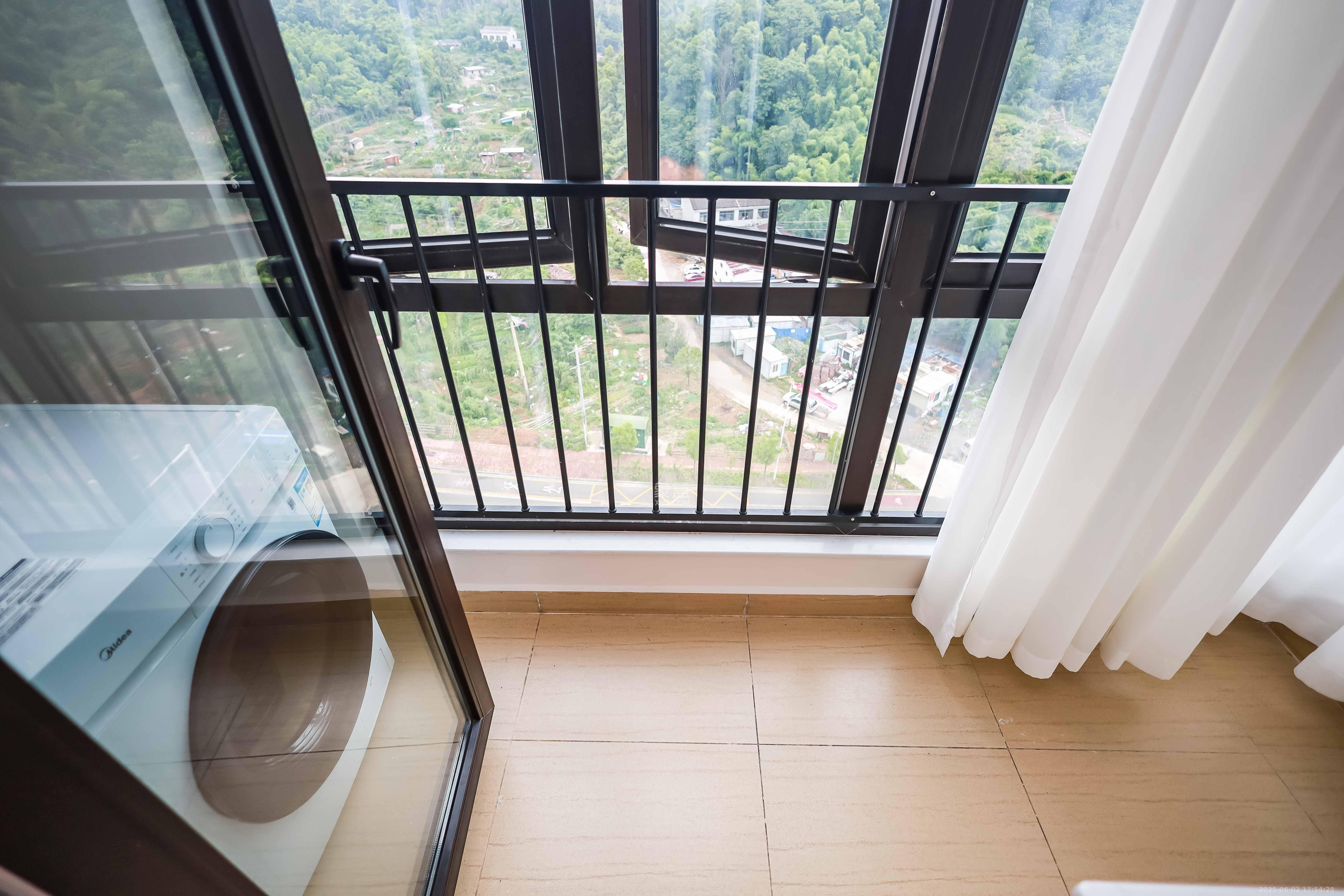 碧桂园荟隽棠  3室2厅2卫    107.0万 碧桂园荟隽棠  3室2厅2卫    107.0万阳台