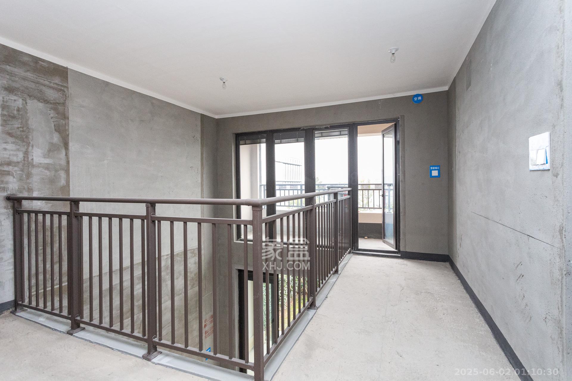时代建发和著  5室2厅2卫   330.00万卧室