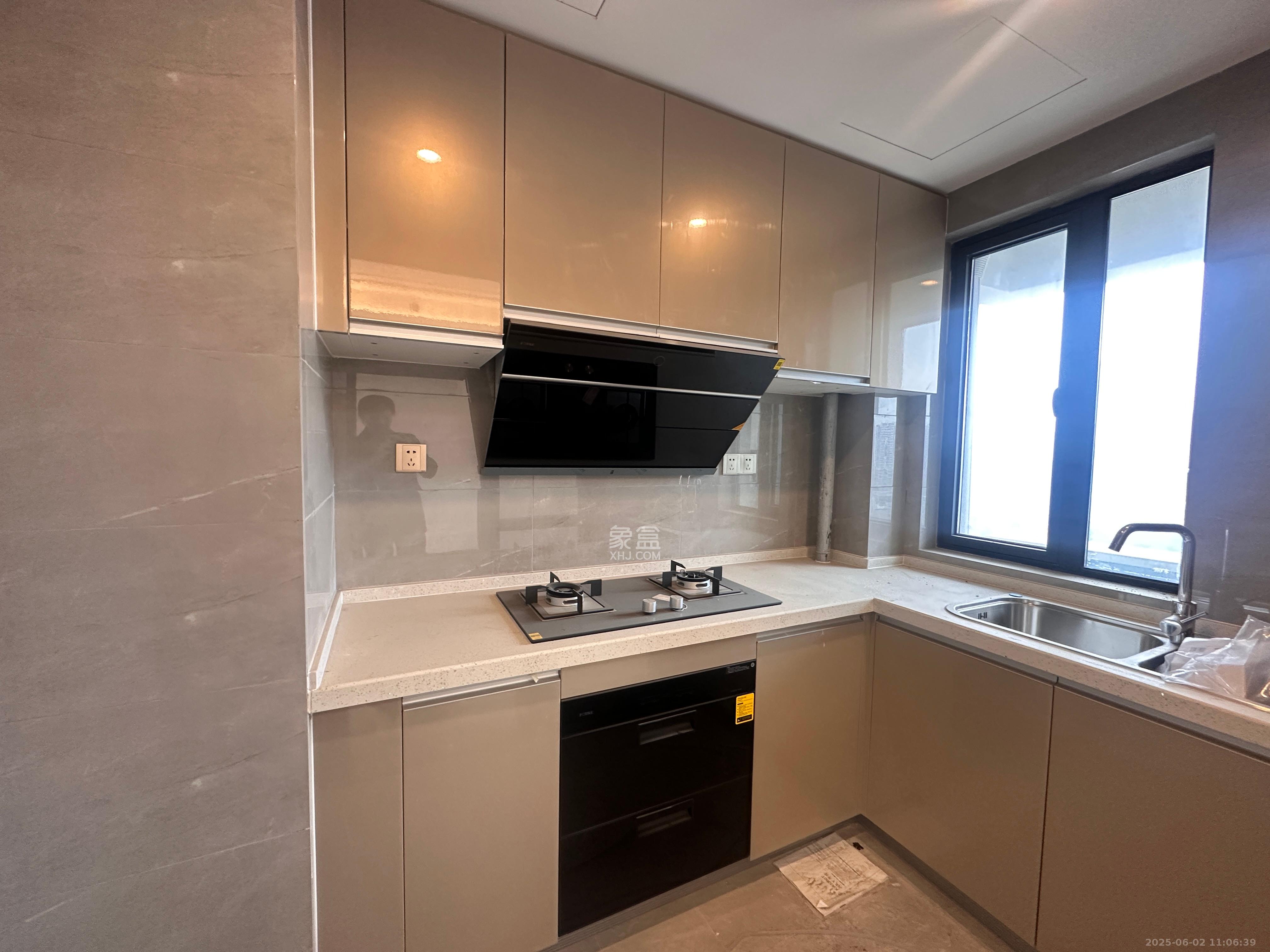 绿地长沙城际空间站(绿地新里佳苑) 4室2厅2卫 3400.0元/月 绿地长沙城际空间站(绿地新里佳苑) 4室2厅2卫 3400.0元/月室内图