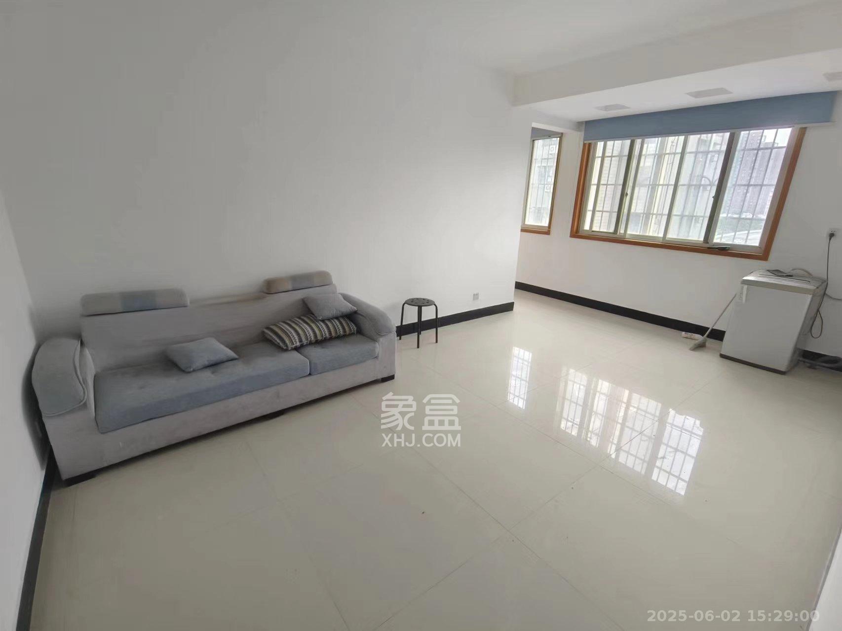 建鸿达现代公寓  2室1厅1卫    2600.0元/月 建鸿达现代公寓  2室1厅1卫    2600.0元/月室内图