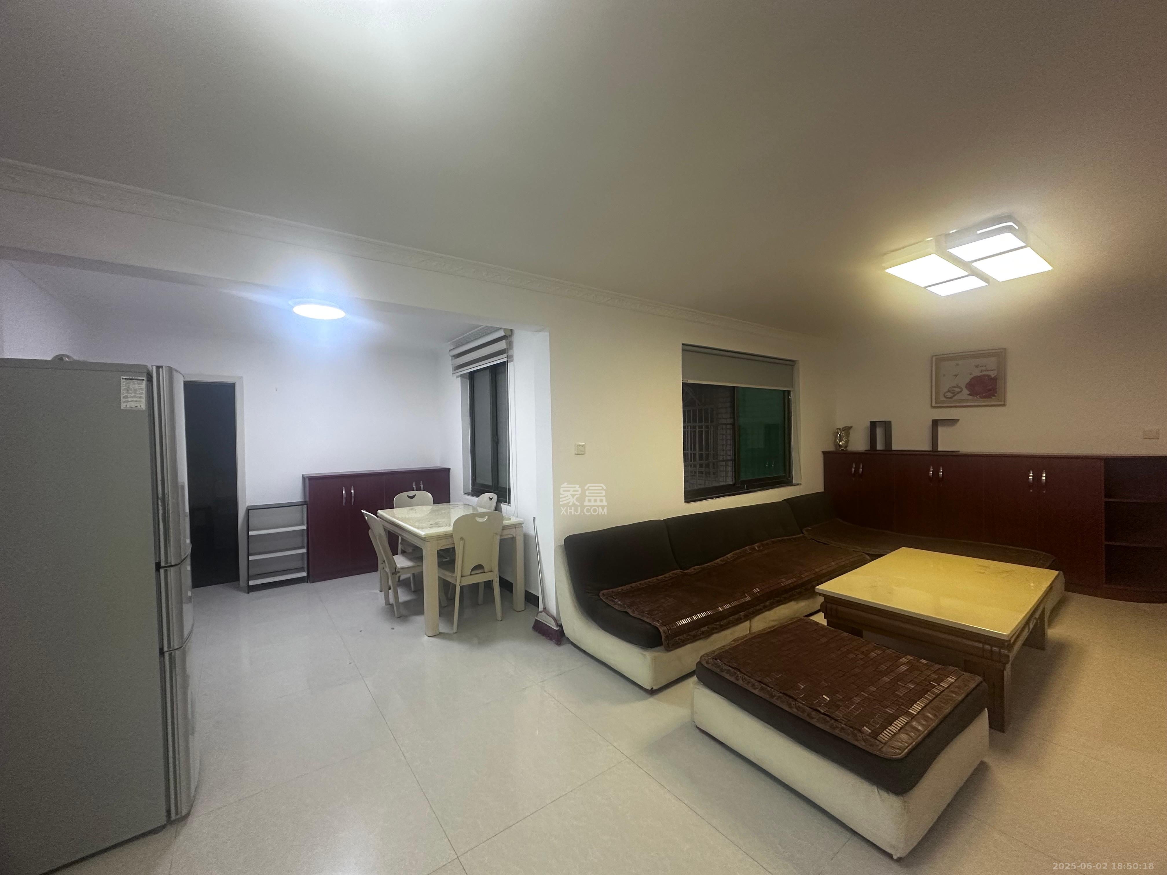 紫薇公寓 2室2厅1卫 2200.0元/月 紫薇公寓 2室2厅1卫 2200.0元/月室内图