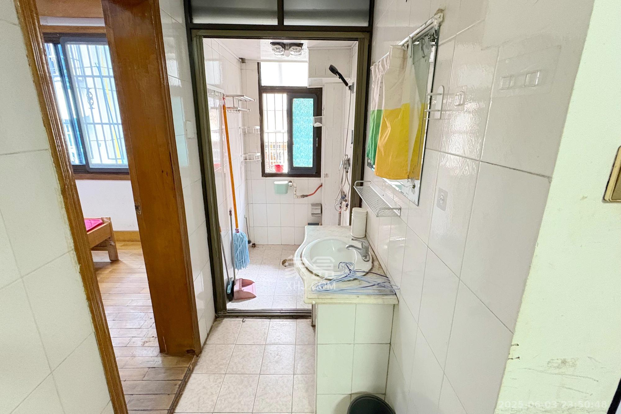 里仁巷22号工商联宿舍 2室1厅1卫 53.8万 里仁巷22号工商联宿舍 2室1厅1卫 53.8万卫生间