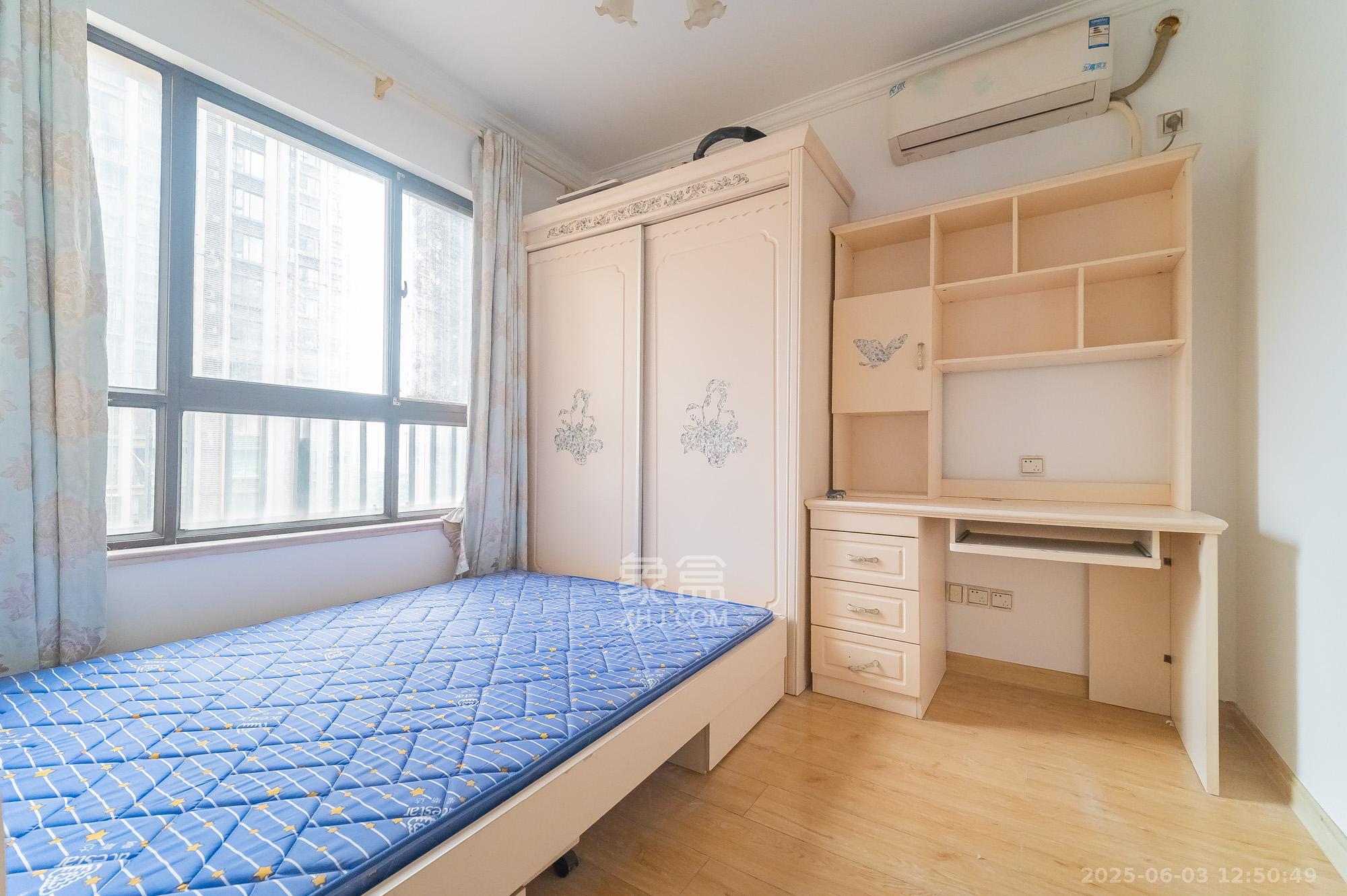 华润凤凰城三期  3室2厅1卫    89.8万卧室