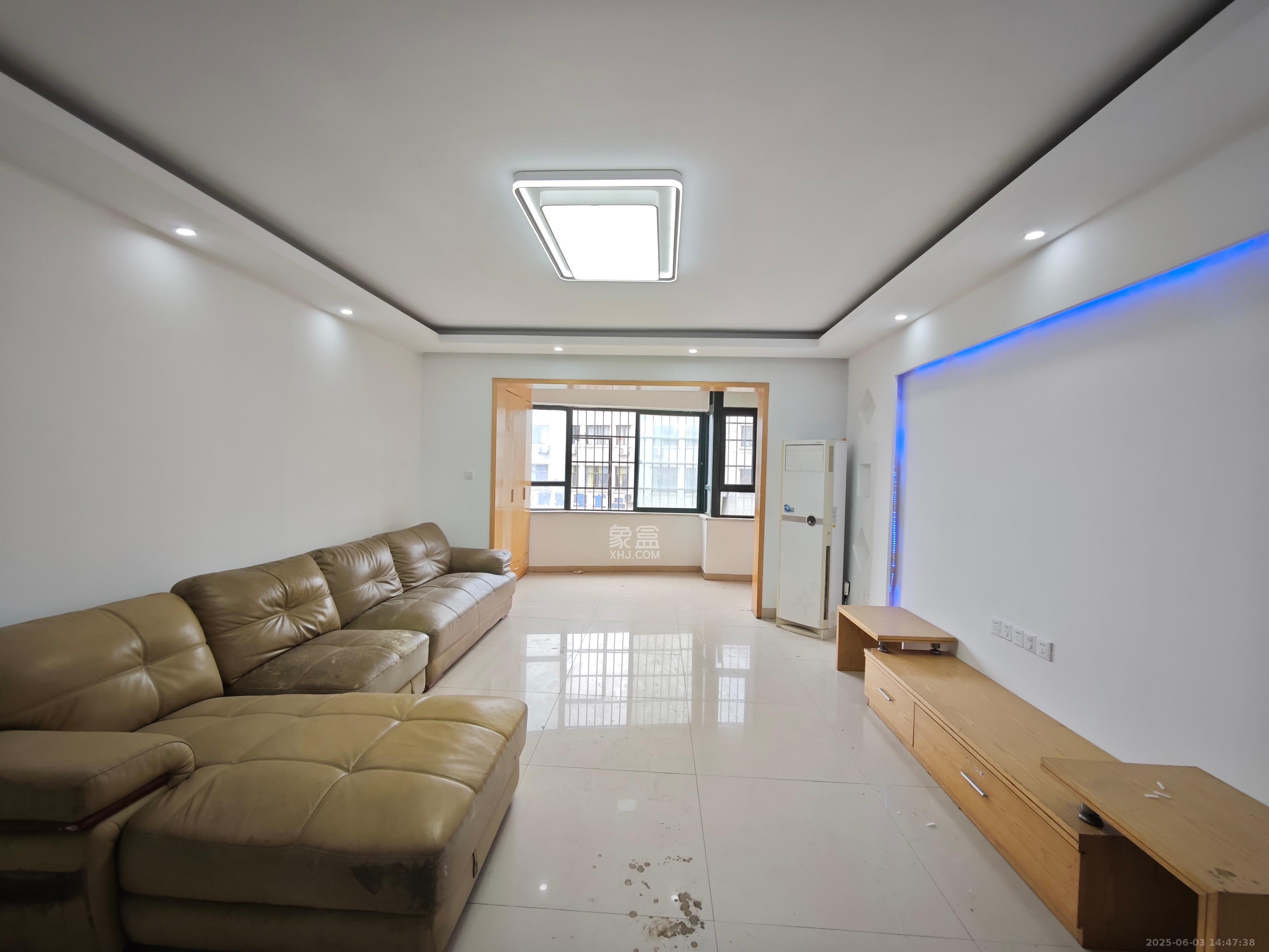 南国新城  3室2厅2卫    2600.0元/月 南国新城  3室2厅2卫    2600.0元/月室内图