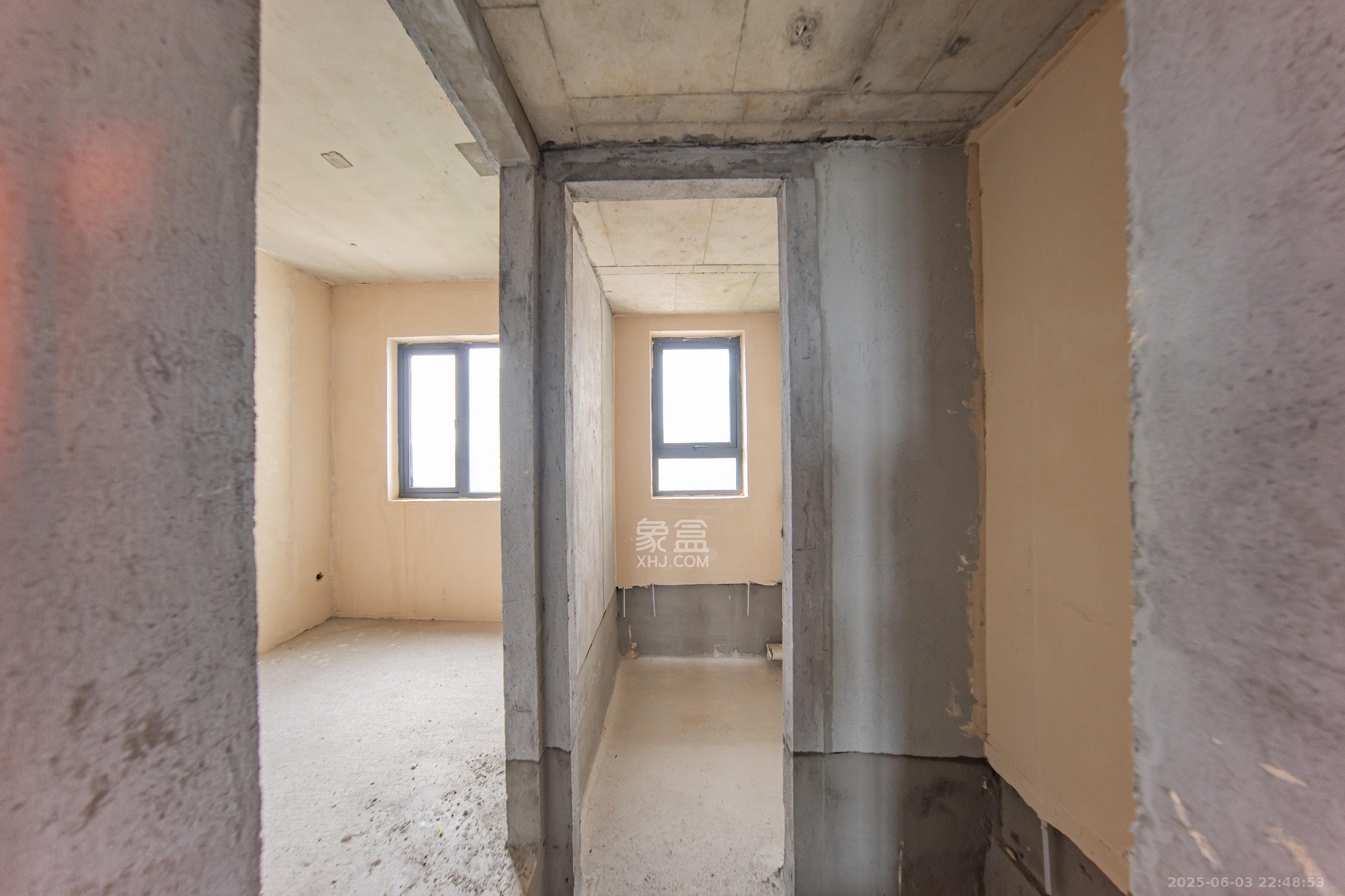 汉高学士府  4室2厅2卫    100.0万 汉高学士府  4室2厅2卫    100.0万卫生间