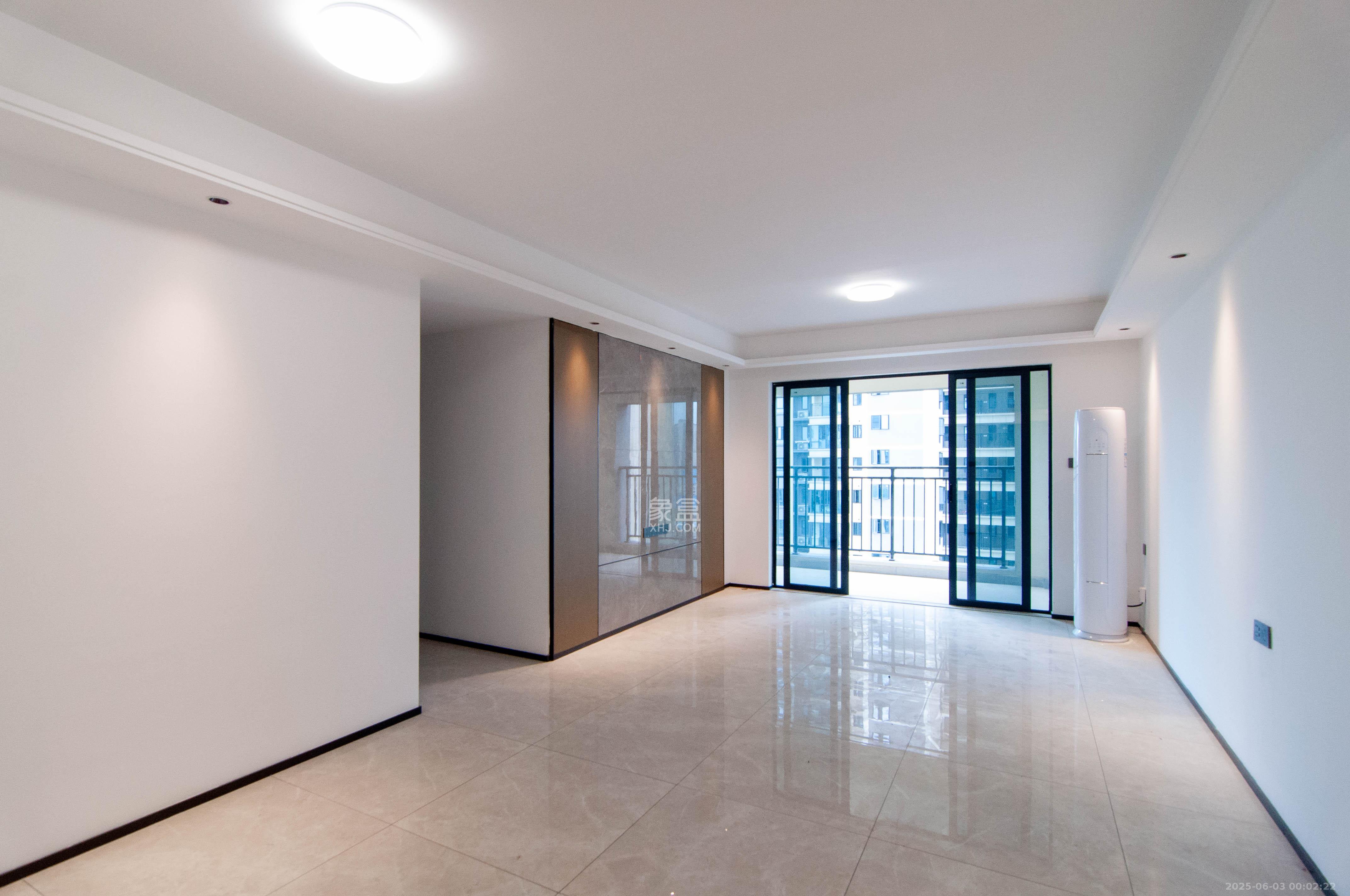 长房悦香山  3室2厅2卫    148.0万 长房悦香山  3室2厅2卫    148.0万客厅