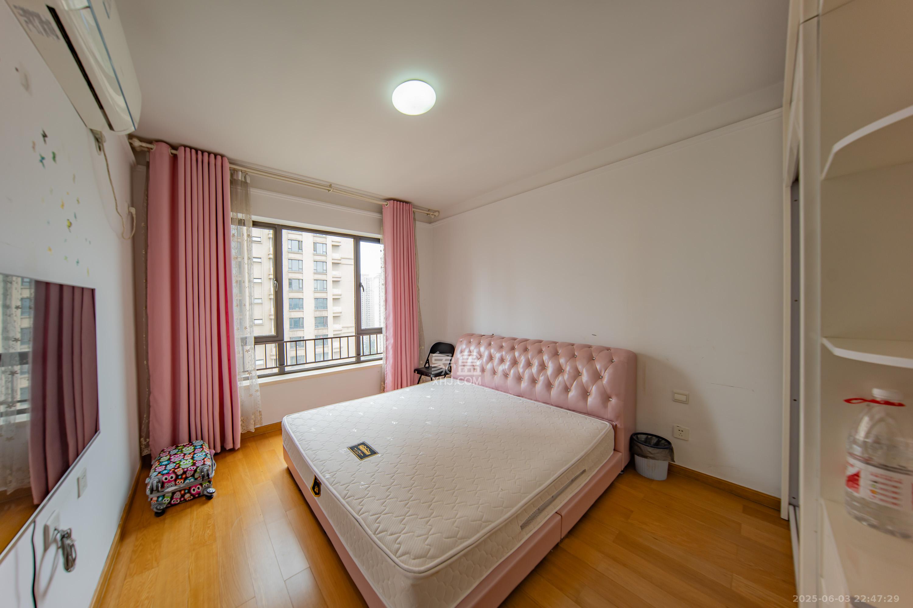 中海国际三期 3室2厅2卫 89.0万 中海国际三期 3室2厅2卫 89.0万卧室