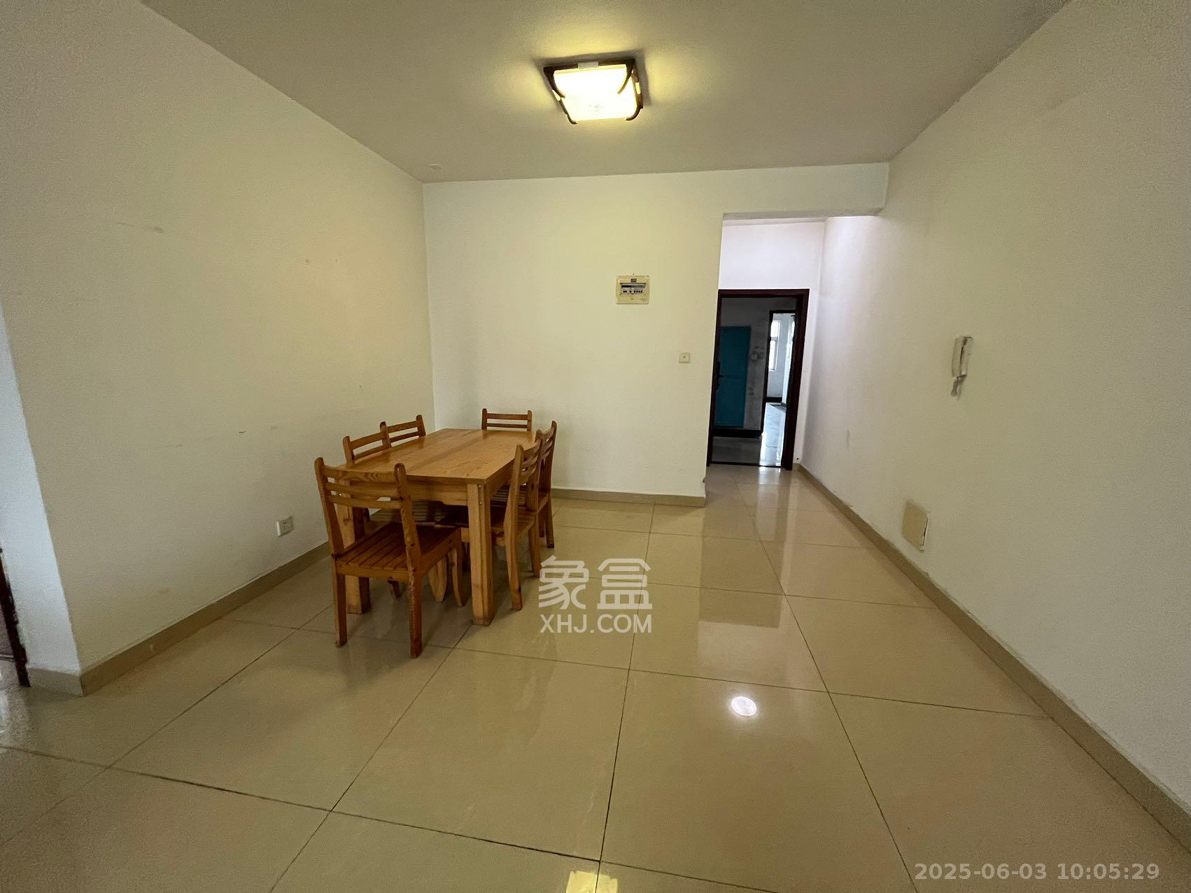 嘉盛华庭(一期、二期、三期)  2室2厅1卫    2100.0元/月 嘉盛华庭(一期、二期、三期)  2室2厅1卫    2100.0元/月室内图