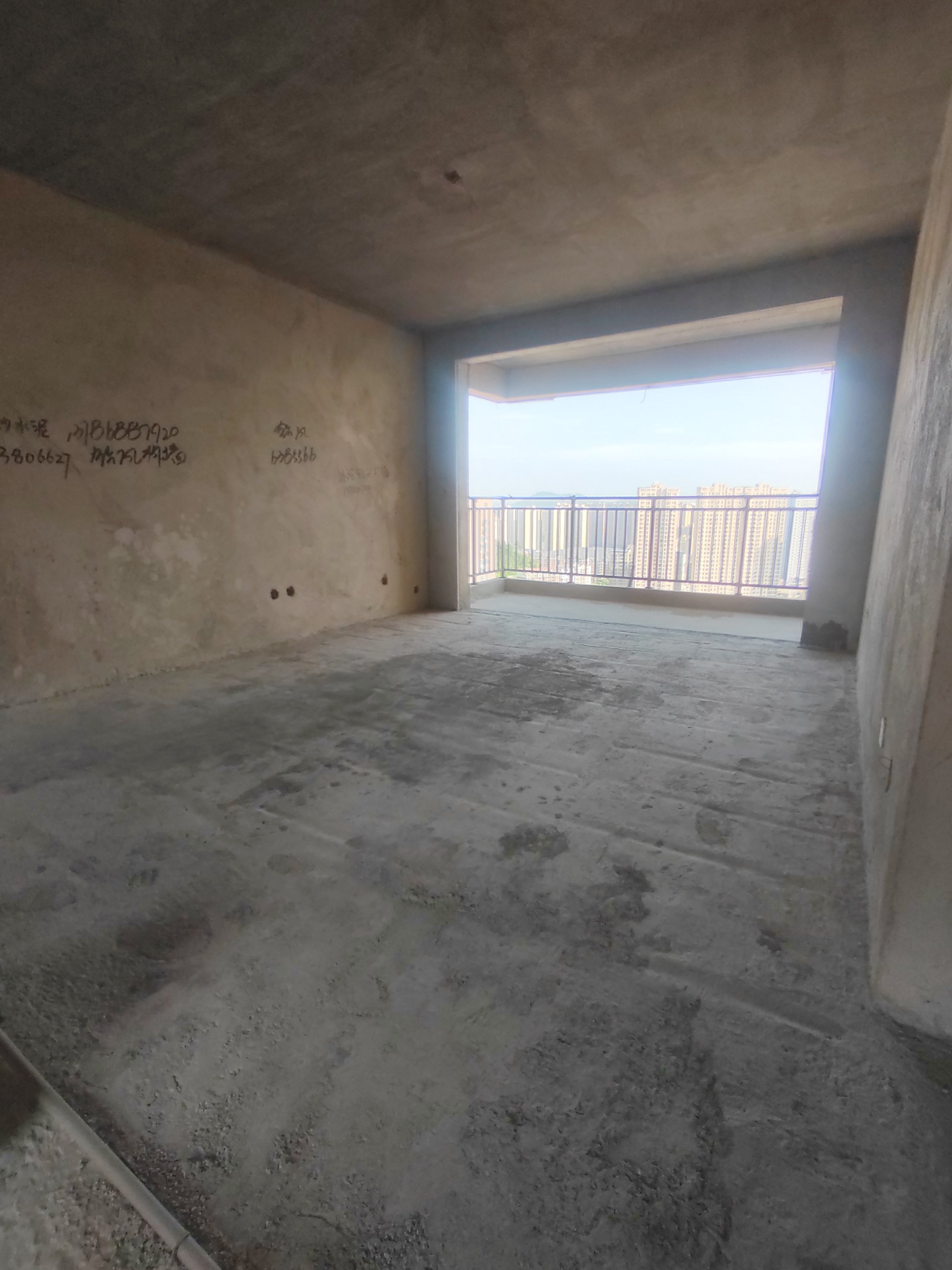 城投文庭  4室2厅2卫    85.8万客厅