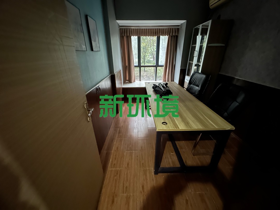 月亮湾二期B区  4室2厅2卫   78.00万客厅