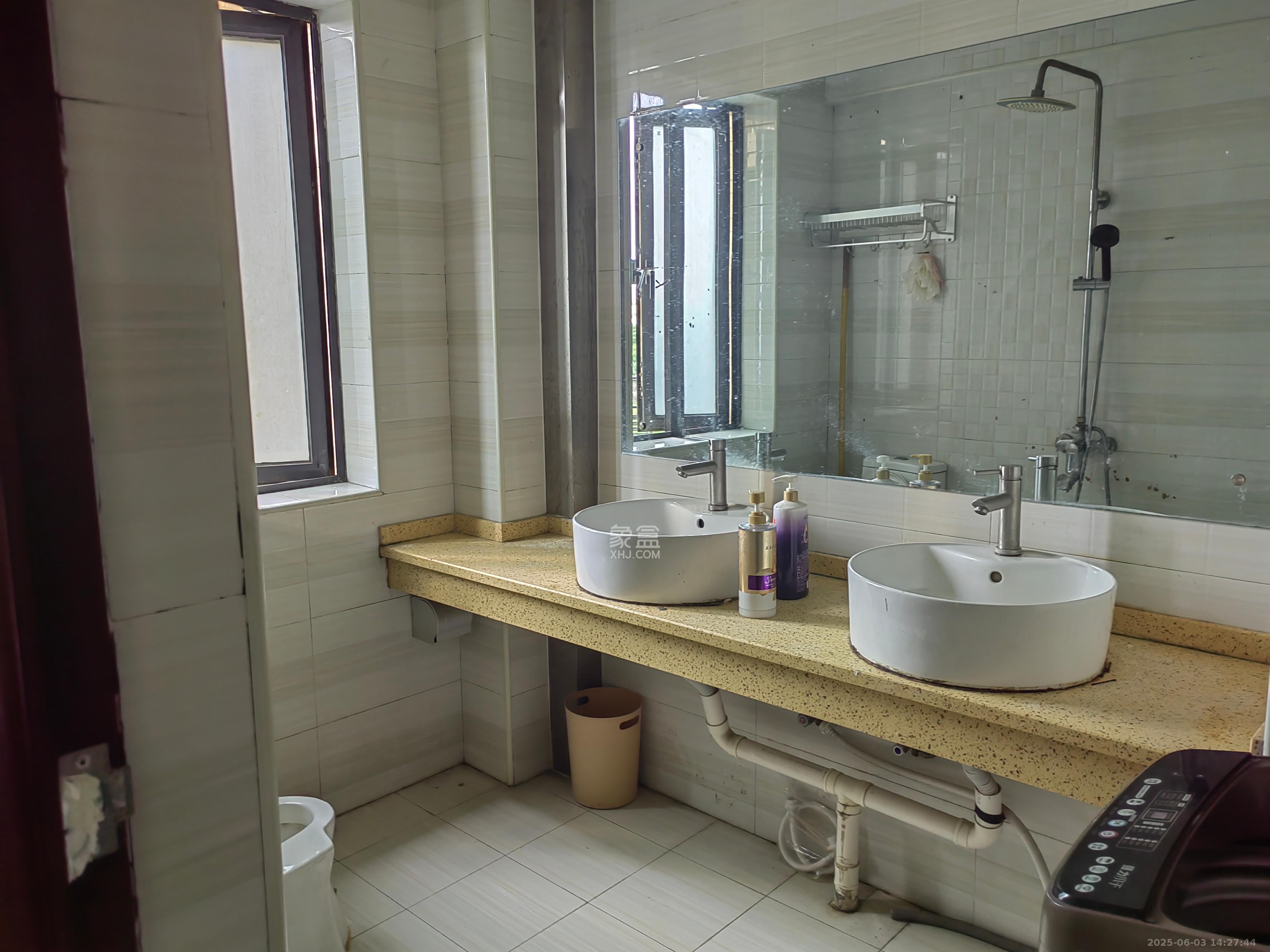 天健壹平方英里(天健芙蓉盛世二期) 6室1厅2卫 5000.0元/月 天健壹平方英里(天健芙蓉盛世二期) 6室1厅2卫 5000.0元/月室内图