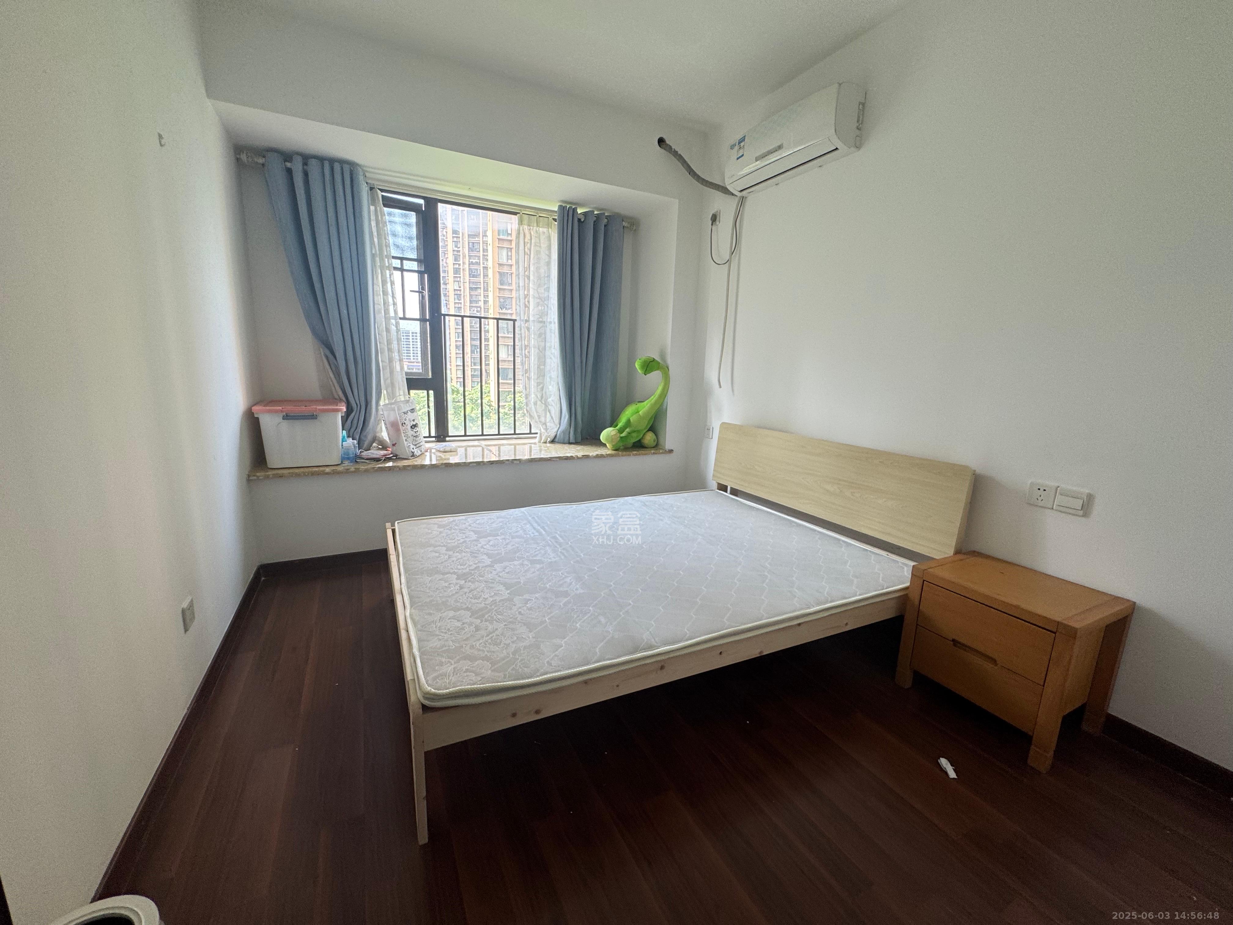 华润凤凰城三期  4室2厅2卫    3200.0元/月 华润凤凰城三期  4室2厅2卫    3200.0元/月室内图