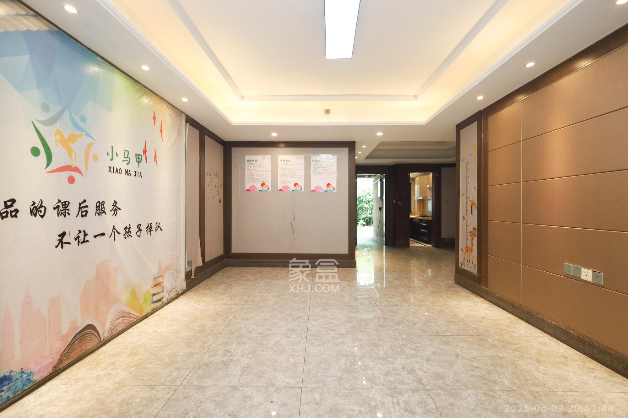 恒大御景天下城一期  3室2厅2卫   240.00万客厅