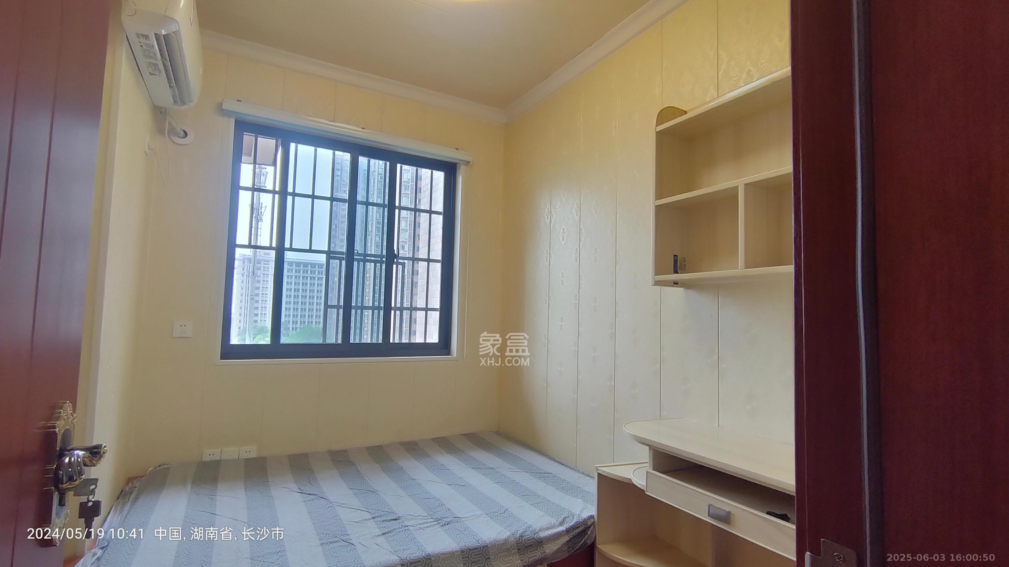 康桥长郡  4室2厅2卫   2500.00元/月室内图