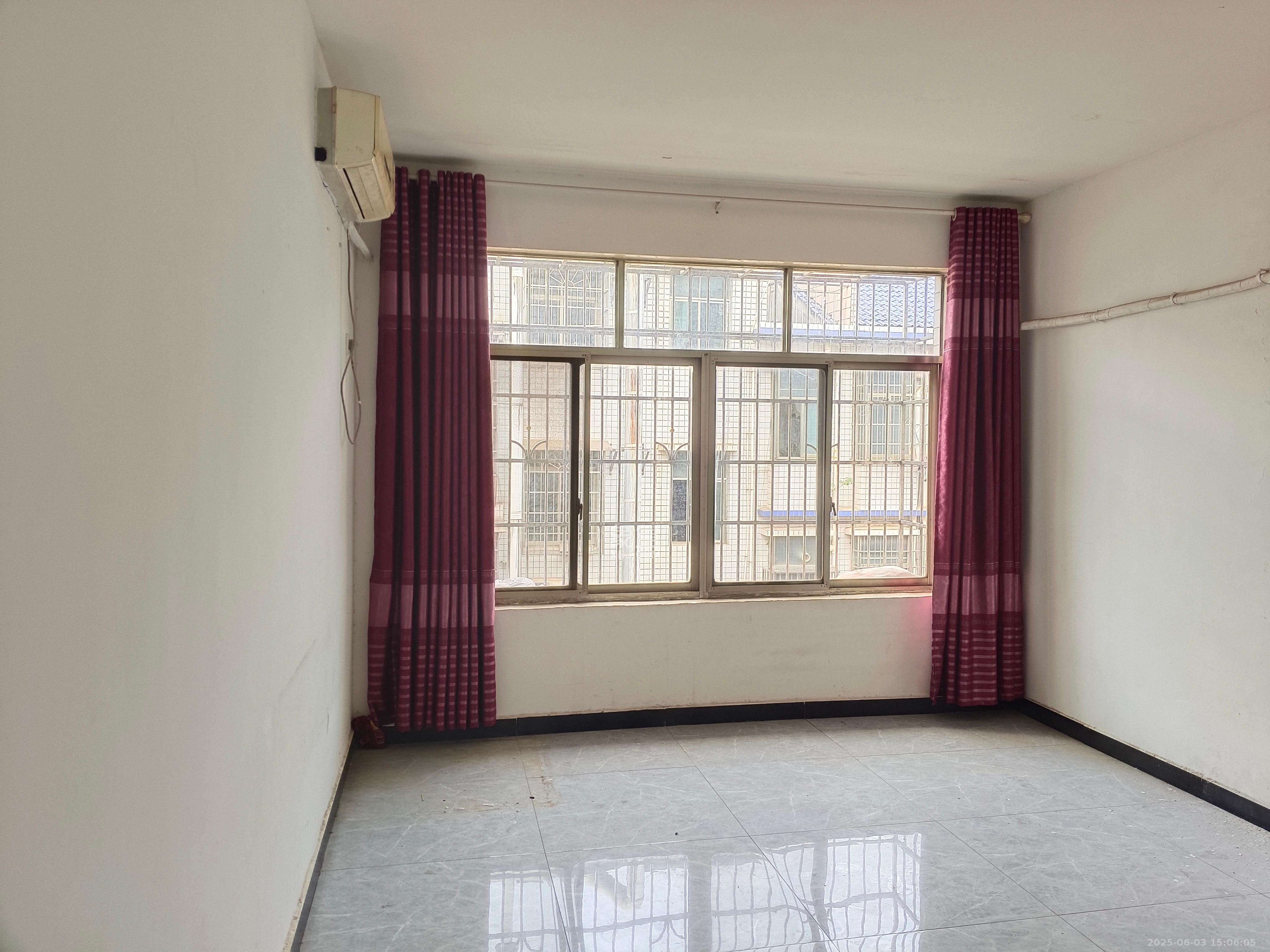 谢家湾安置小区 6室2厅2卫 2200.0元/月 谢家湾安置小区 6室2厅2卫 2200.0元/月室内图