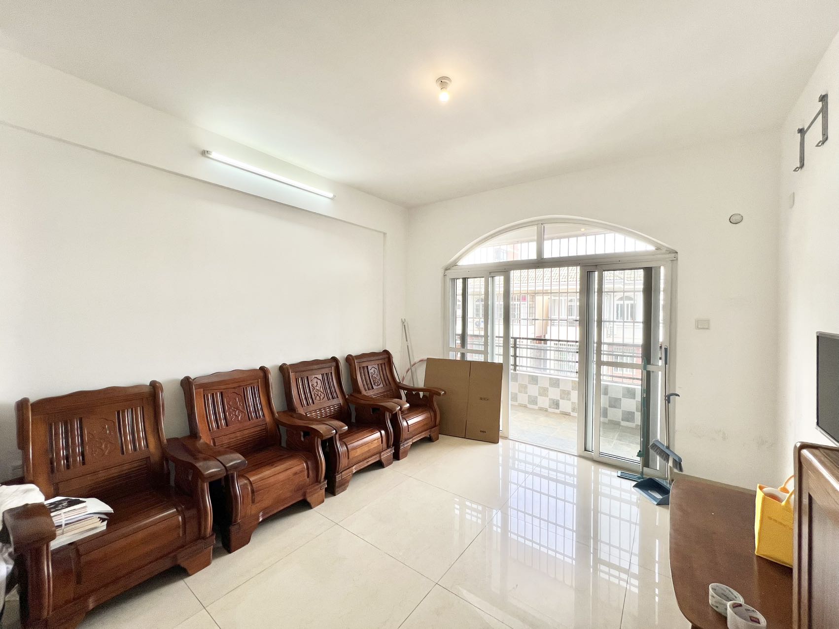 维多利亚花园 2室2厅1卫 1800.0元/月 维多利亚花园 2室2厅1卫 1800.0元/月室内图