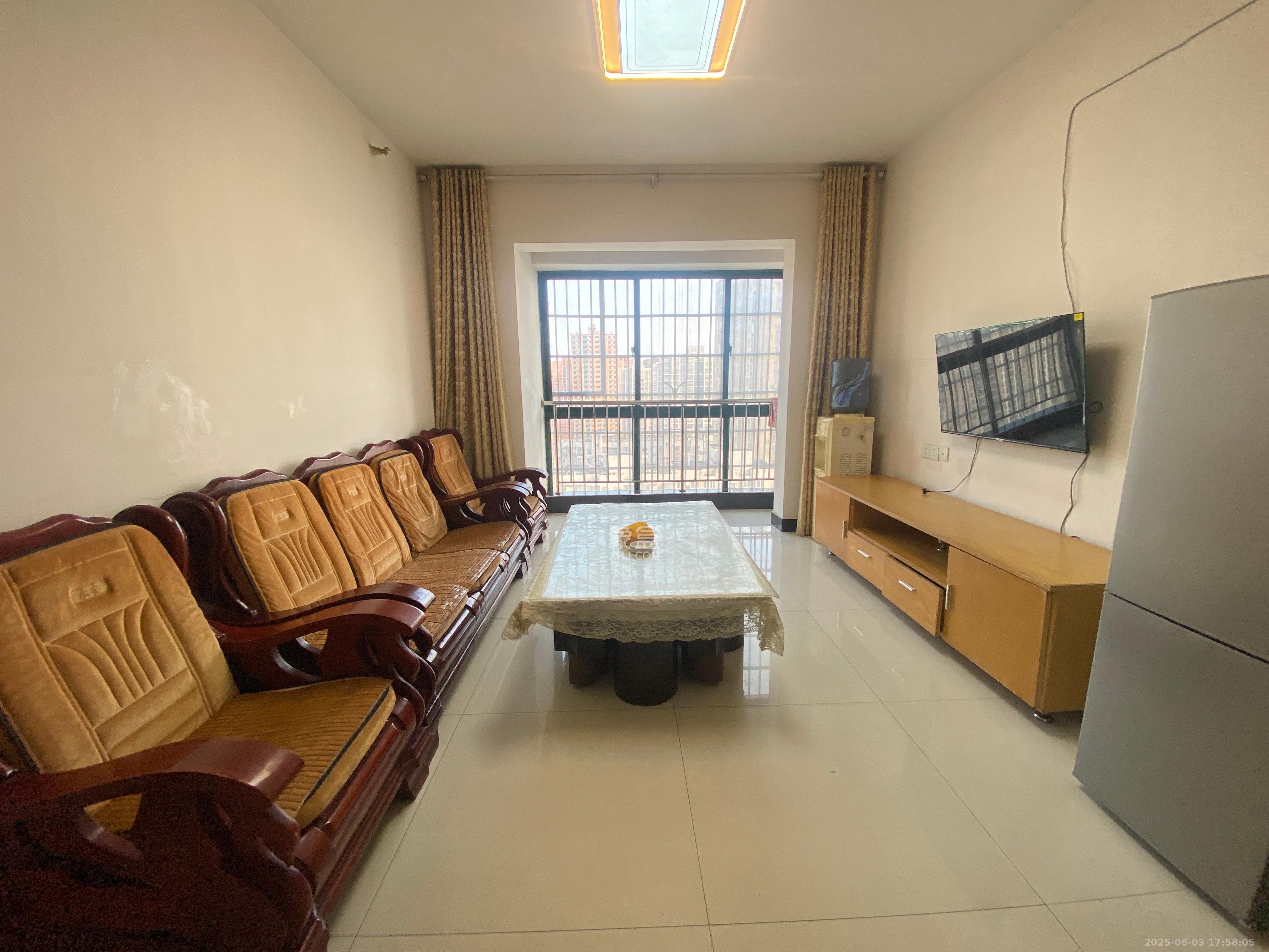 华天LOHO小镇 2室2厅1卫 1300.0元/月 华天LOHO小镇 2室2厅1卫 1300.0元/月室内图