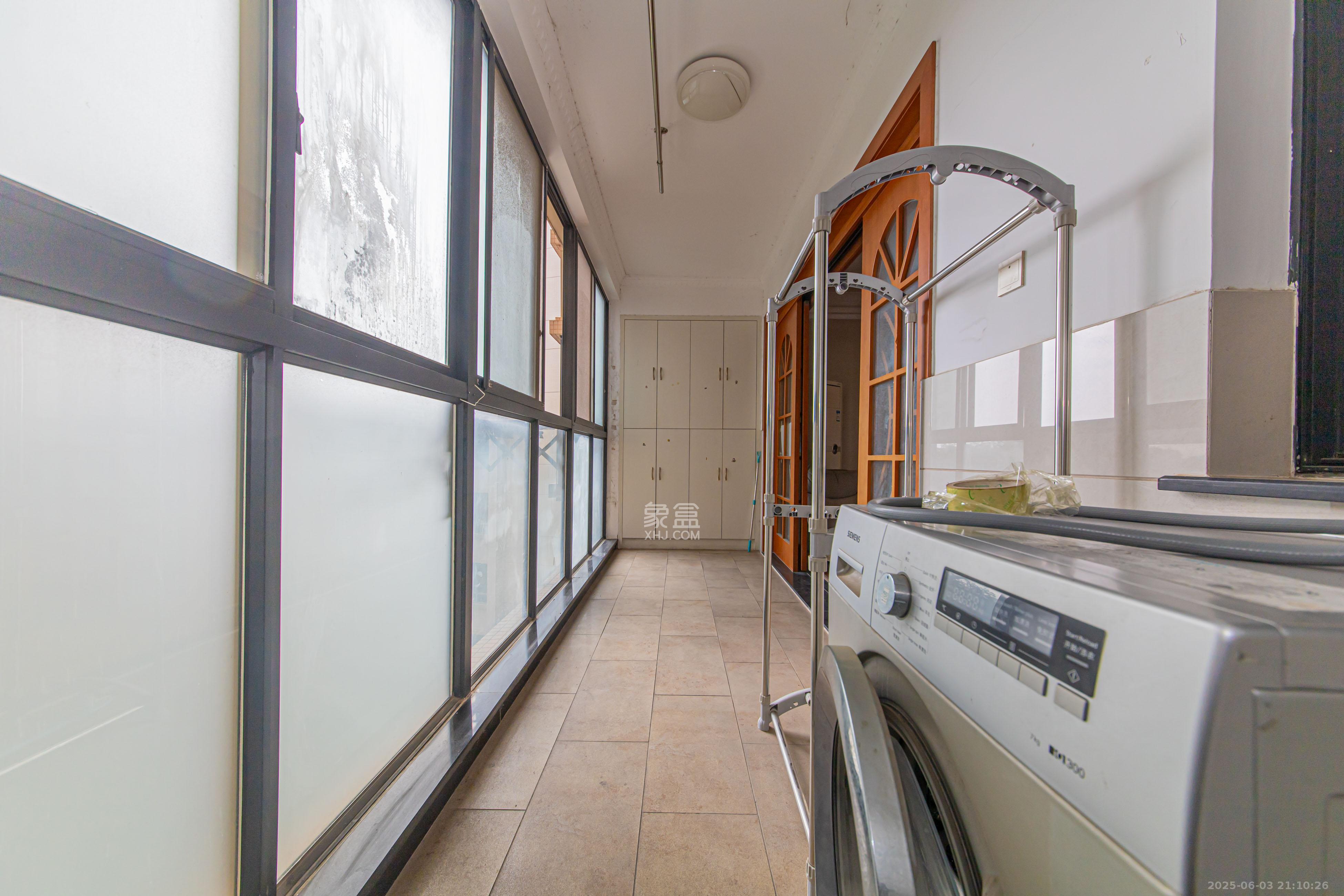 保利花园 3室2厅2卫 97.0万 保利花园 3室2厅2卫 97.0万阳台