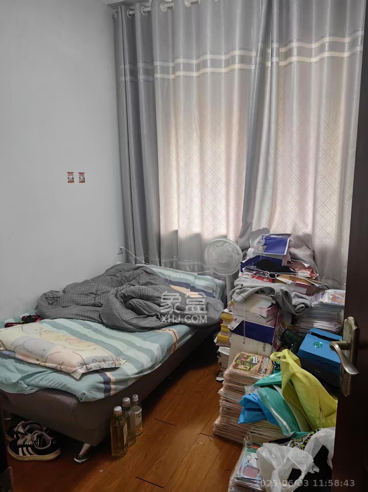 天元涉外景园C区  4室2厅1卫   2800.00元/月室内图