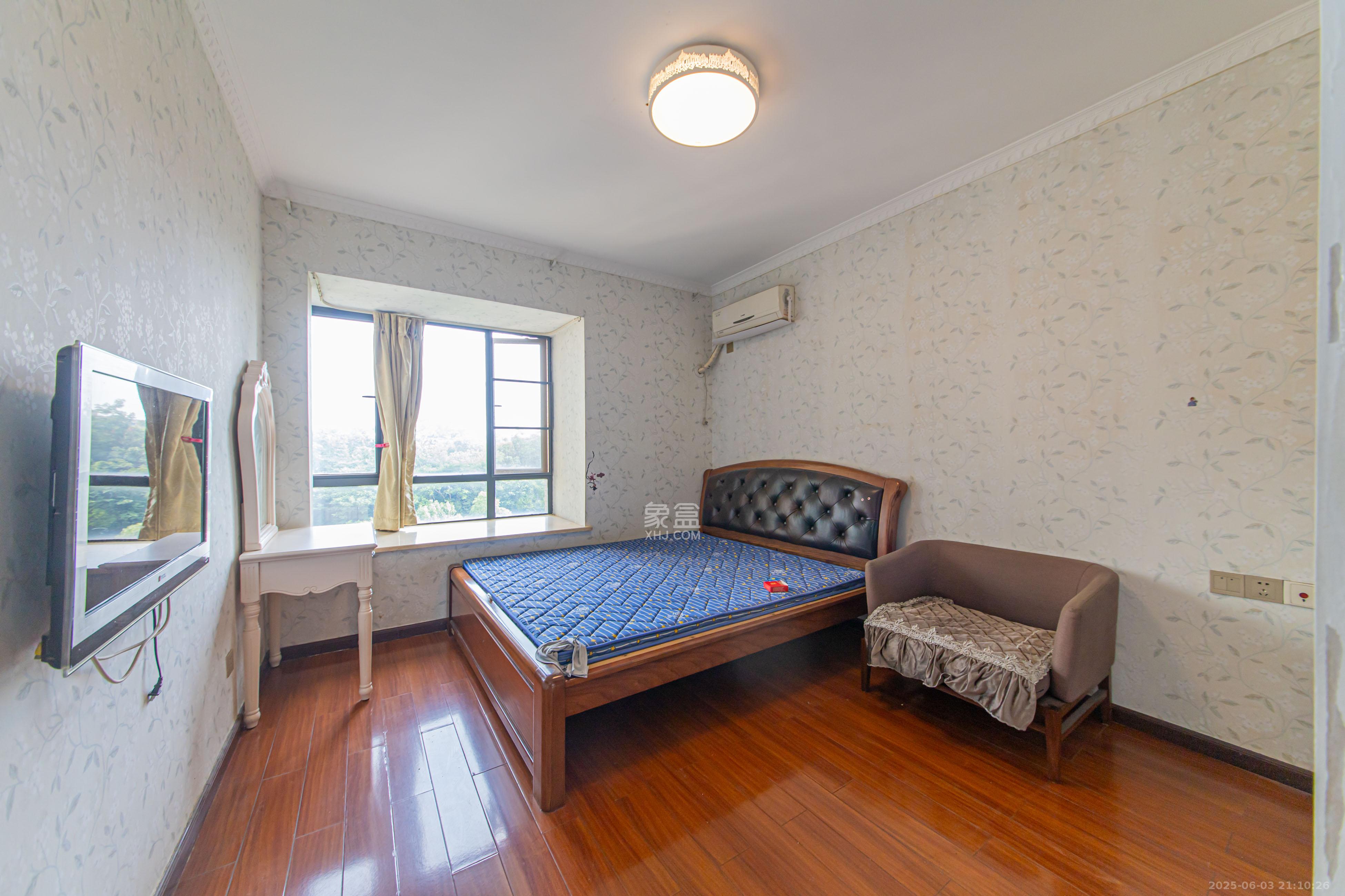 保利花园 3室2厅2卫 97.0万 保利花园 3室2厅2卫 97.0万卧室