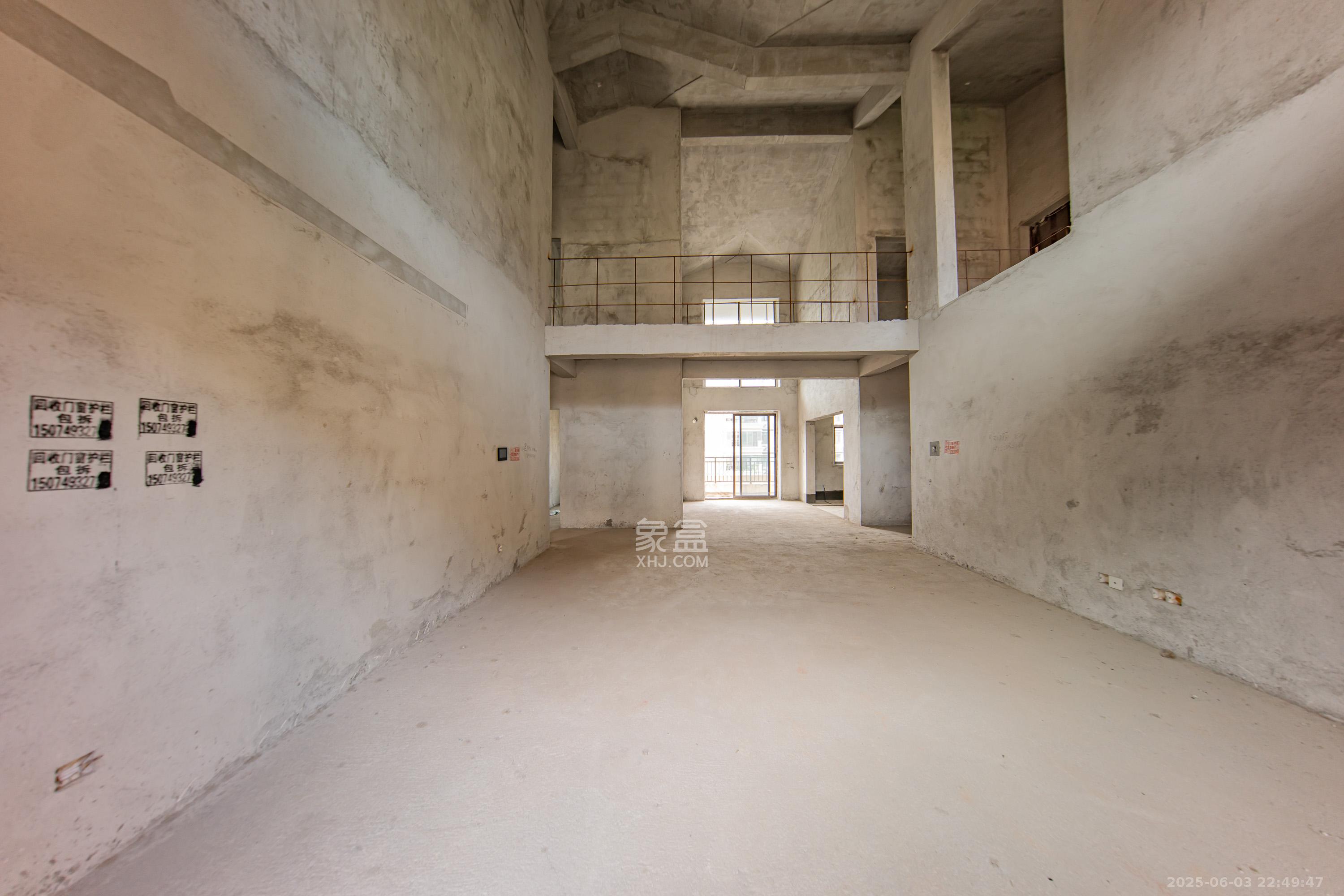 江山帝景雅墅(普罗旺斯)  7室2厅4卫    395.0万 江山帝景雅墅(普罗旺斯)  7室2厅4卫    395.0万