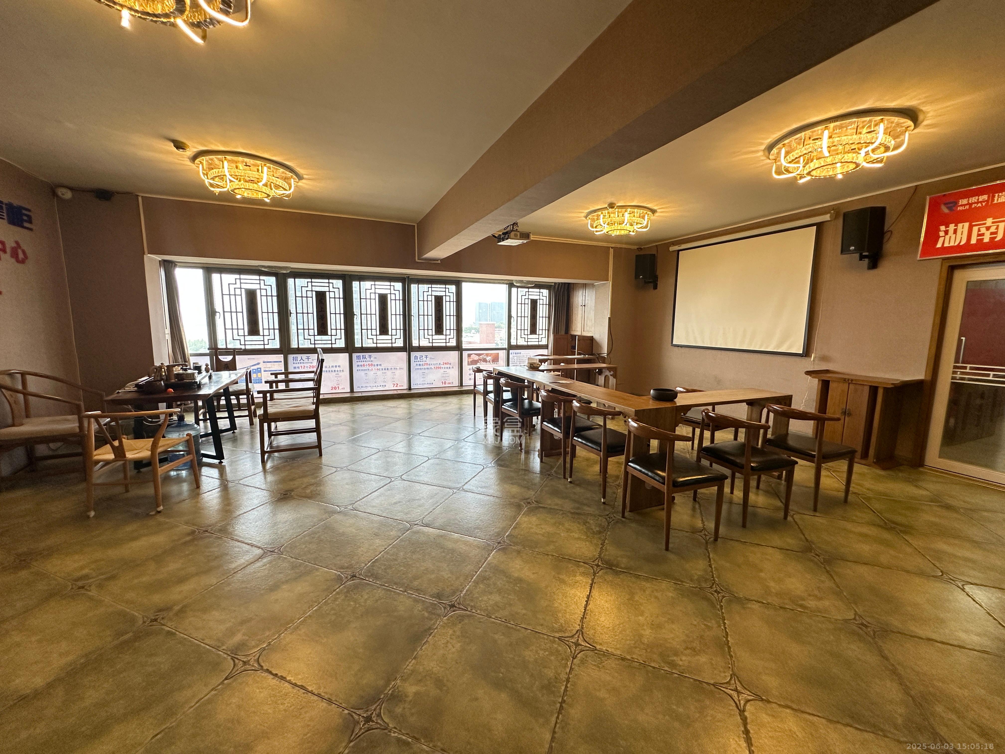 保利国际广场 1室1厅1卫 8000.0元/月 保利国际广场 1室1厅1卫 8000.0元/月室内图