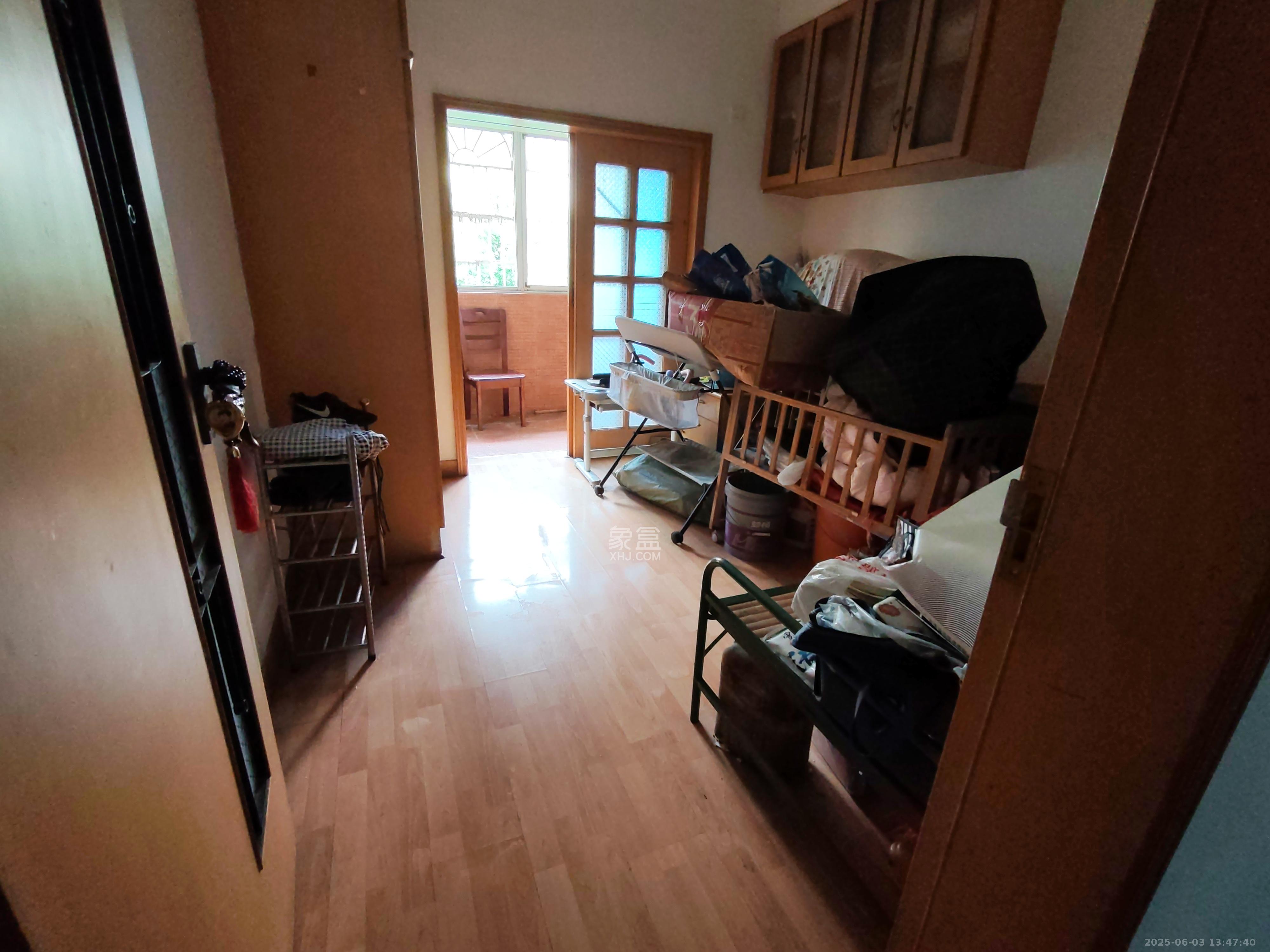 解放四村363号新族公寓 3室1厅1卫 1800.0元/月 解放四村363号新族公寓 3室1厅1卫 1800.0元/月室内图