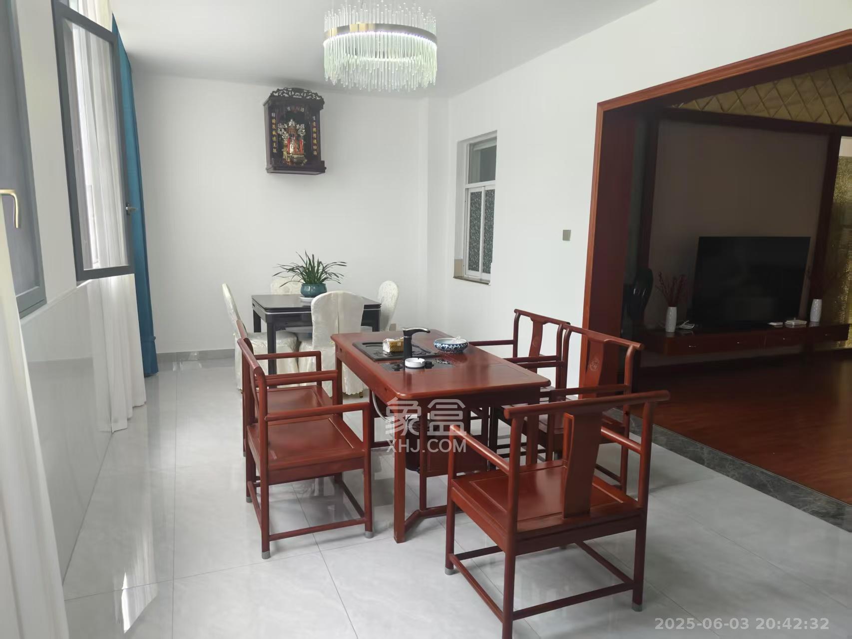 金侨世纪苑 5室2厅2卫 138.8万 金侨世纪苑 5室2厅2卫 138.8万小区图