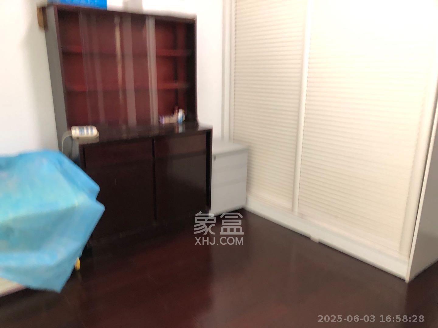 中海国际一期 3室2厅2卫 2100.0元/月 中海国际一期 3室2厅2卫 2100.0元/月室内图