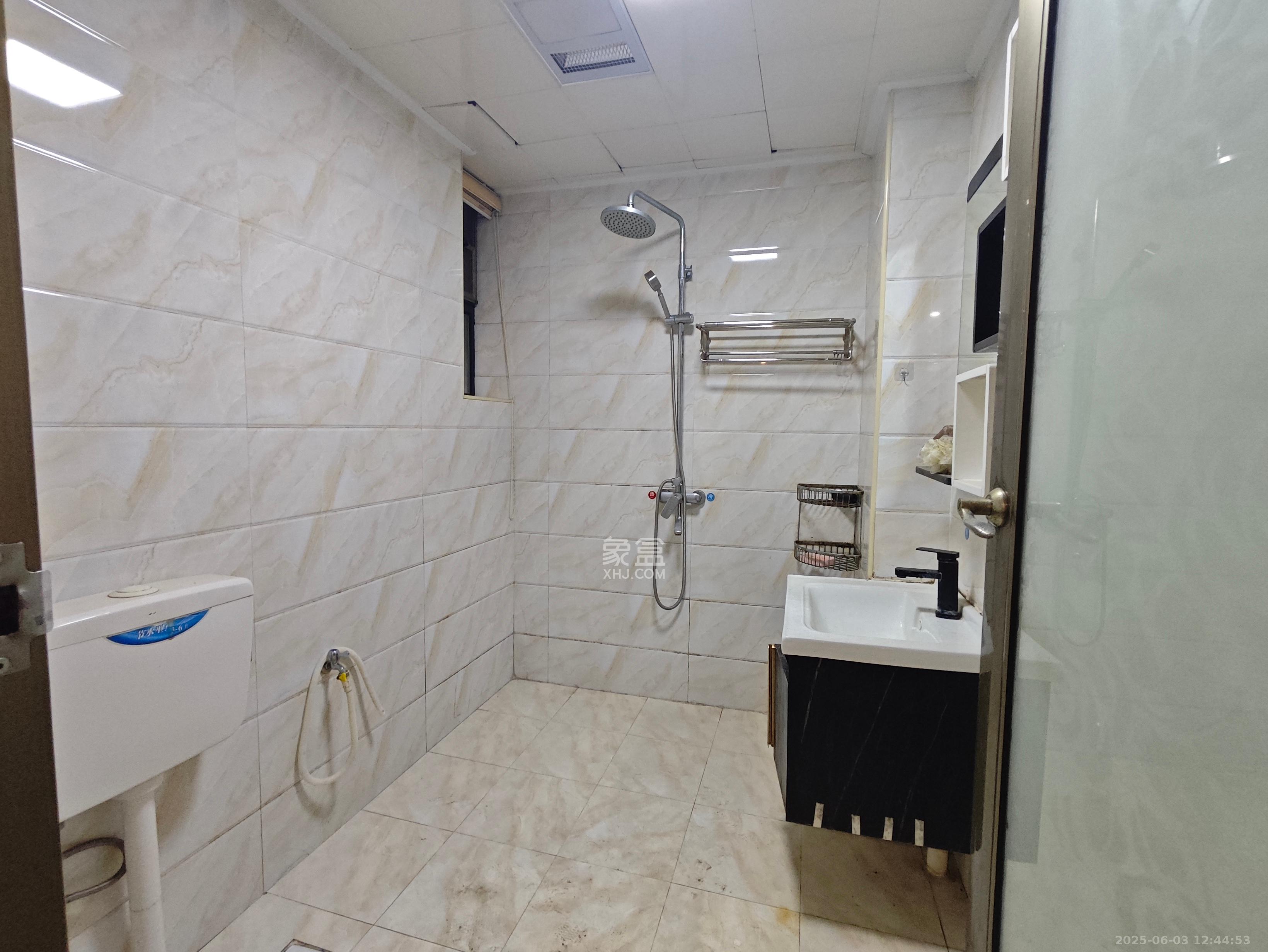 中建麓山和苑  1室2厅1卫   1600.00元/月室内图