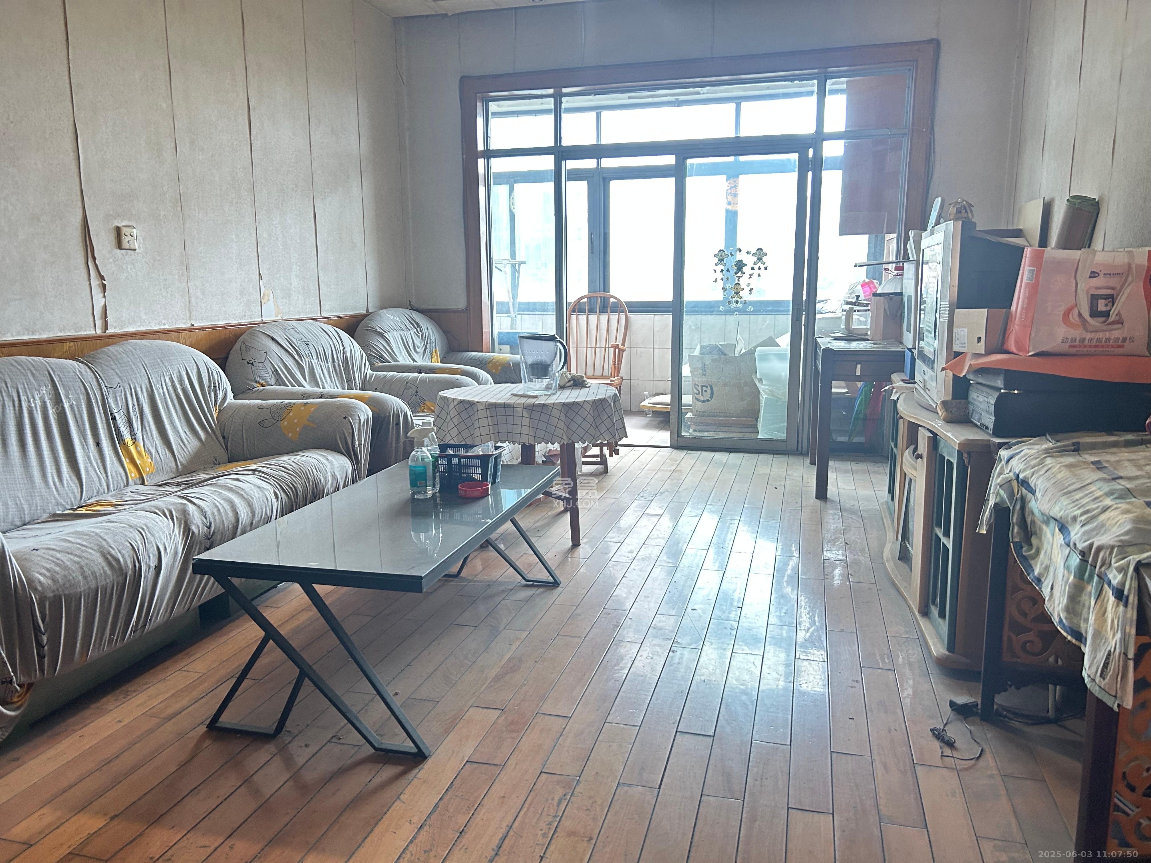 省地税局  3室1厅2卫   1800.00元/月