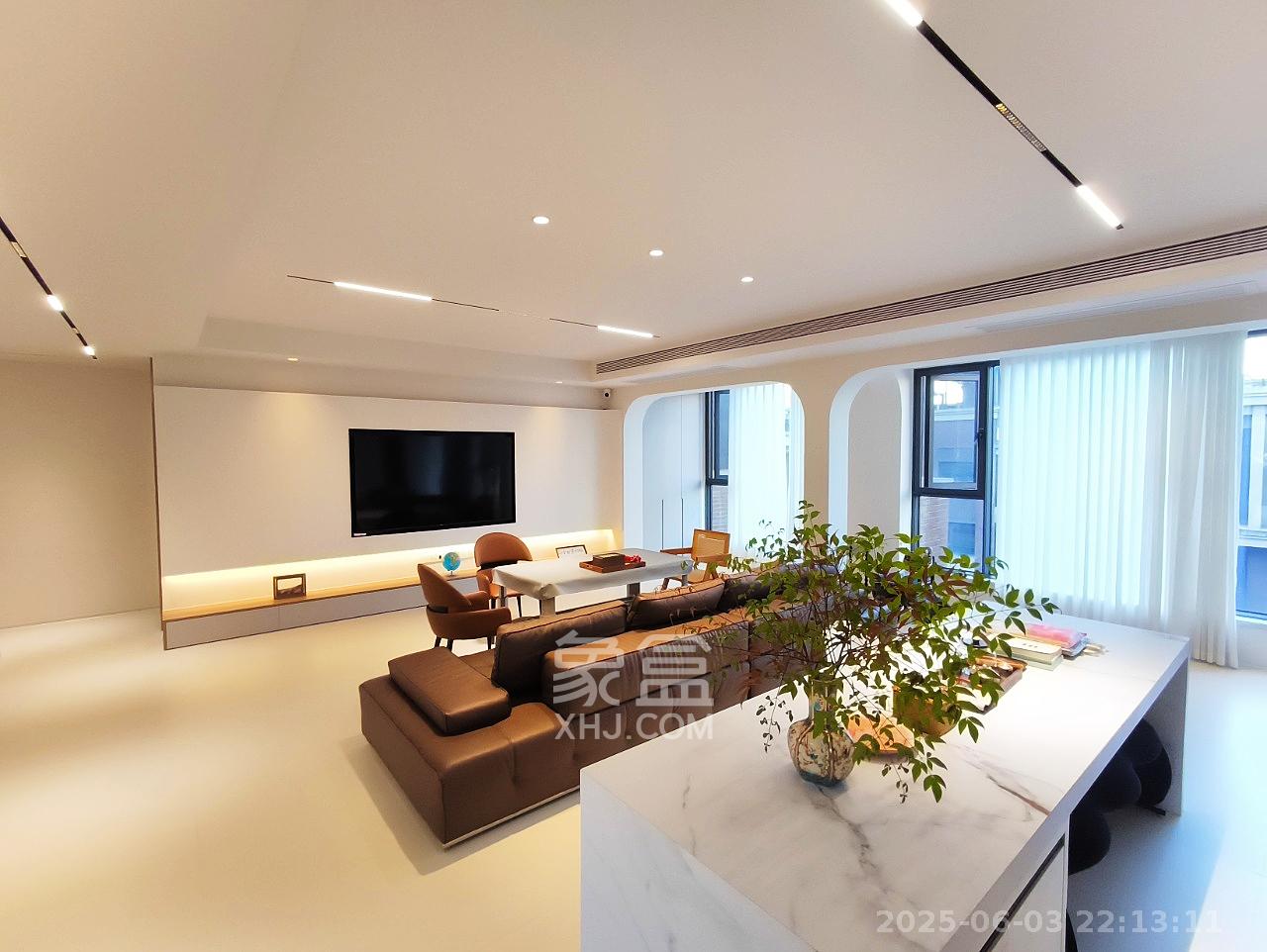 保利城（中航城国际社区、郡原美村）  5室2厅3卫   367.00万客厅