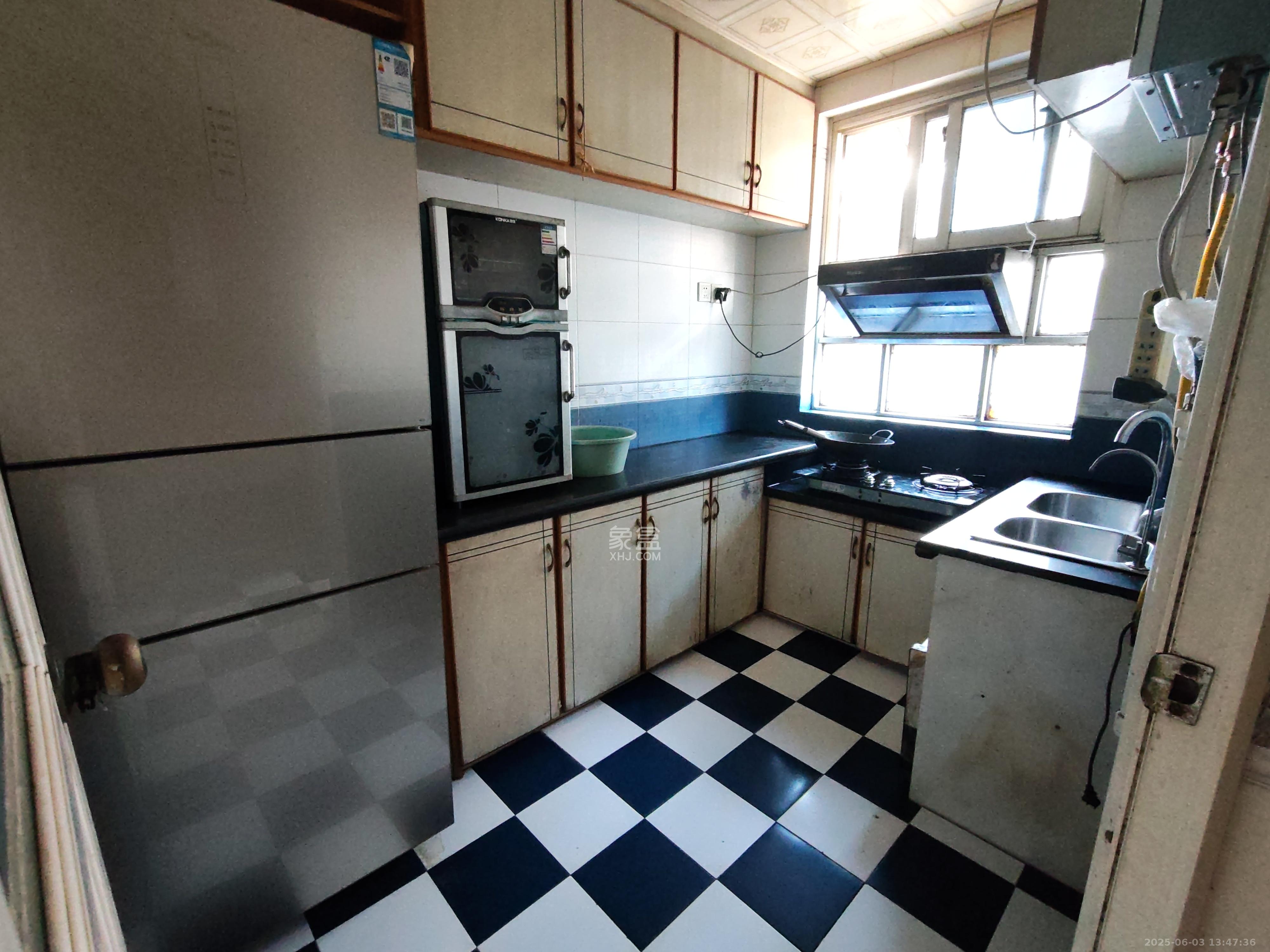 解放四村363号新族公寓 3室1厅1卫 1800.0元/月 解放四村363号新族公寓 3室1厅1卫 1800.0元/月室内图