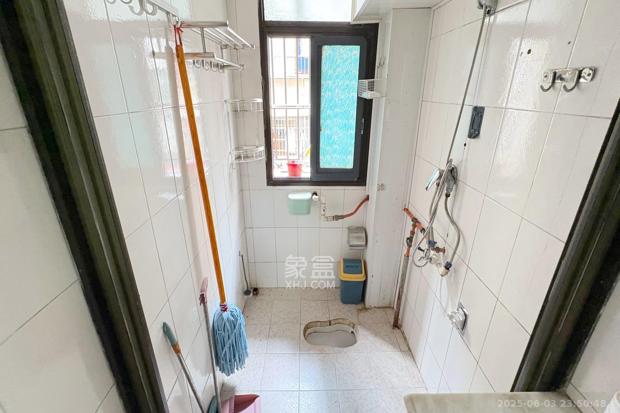 里仁巷22号工商联宿舍  2室1厅1卫    53.8万卫生间