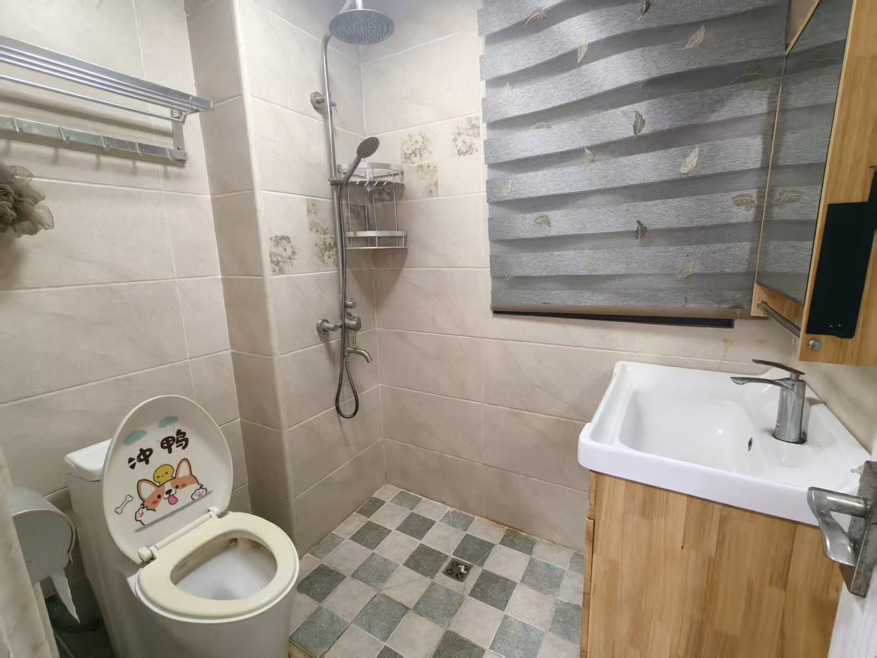 昌茂水木清华  2室2厅1卫    2300.0元/月 昌茂水木清华  2室2厅1卫    2300.0元/月室内图