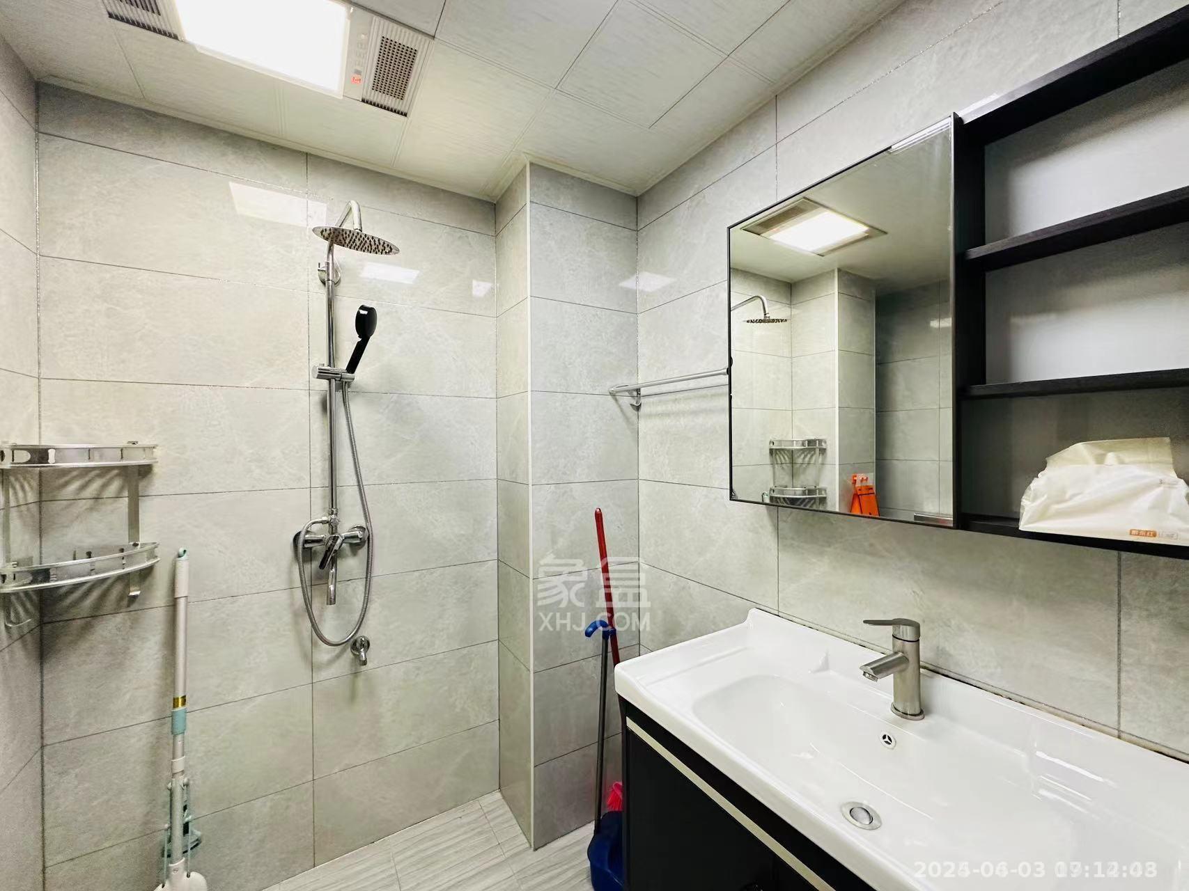 中泰财富湘江  1室1厅1卫    1700.0元/月 中泰财富湘江  1室1厅1卫    1700.0元/月室内图