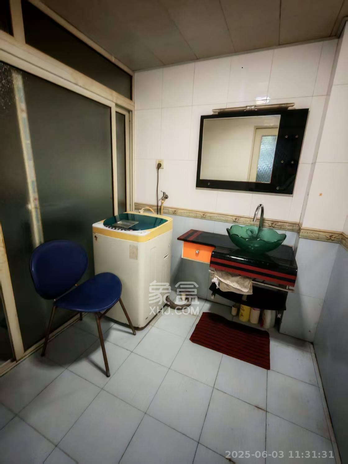 新景家园 3室2厅2卫 1300.0元/月 新景家园 3室2厅2卫 1300.0元/月室内图