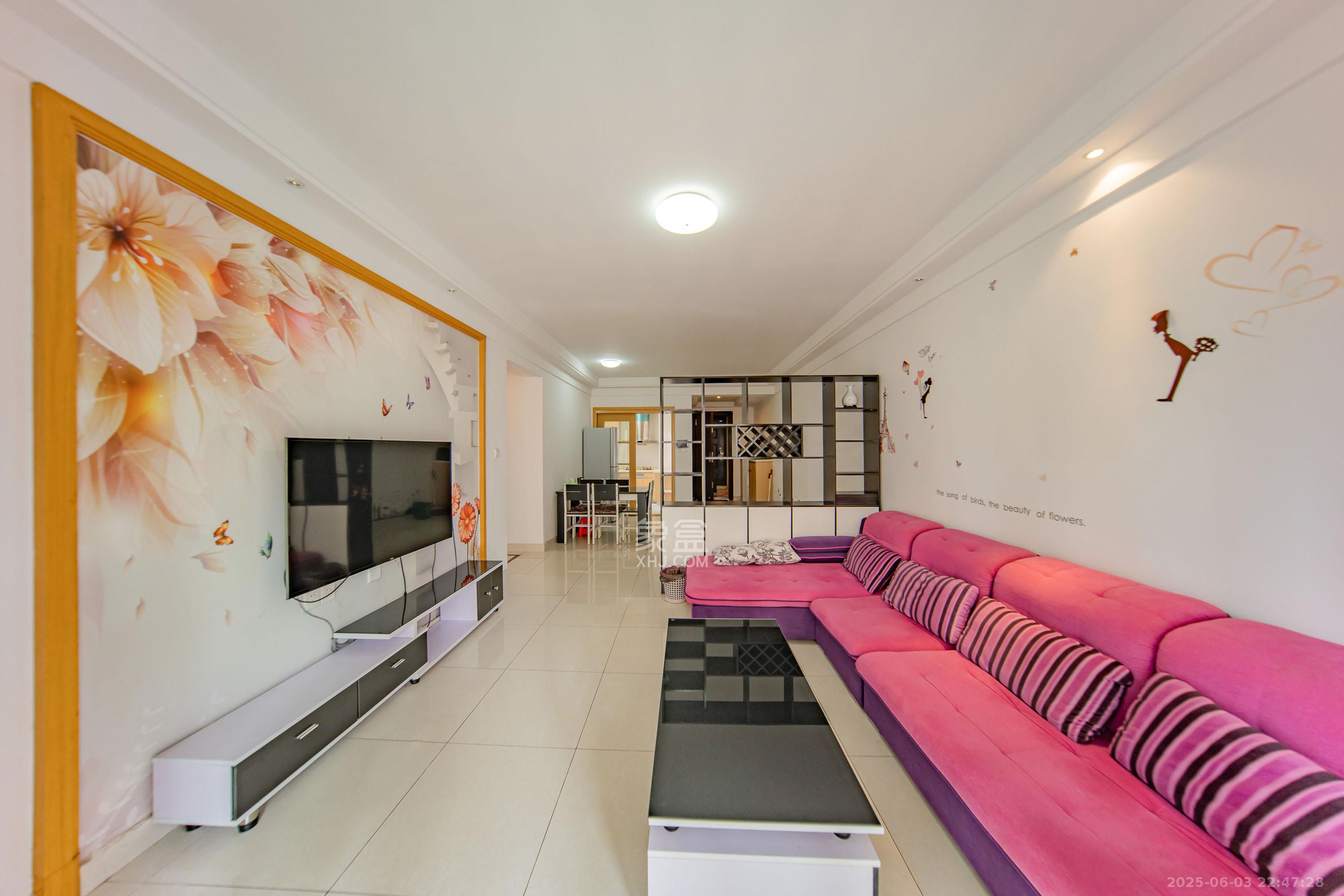 中海国际三期 3室2厅2卫 89.0万 中海国际三期 3室2厅2卫 89.0万客厅